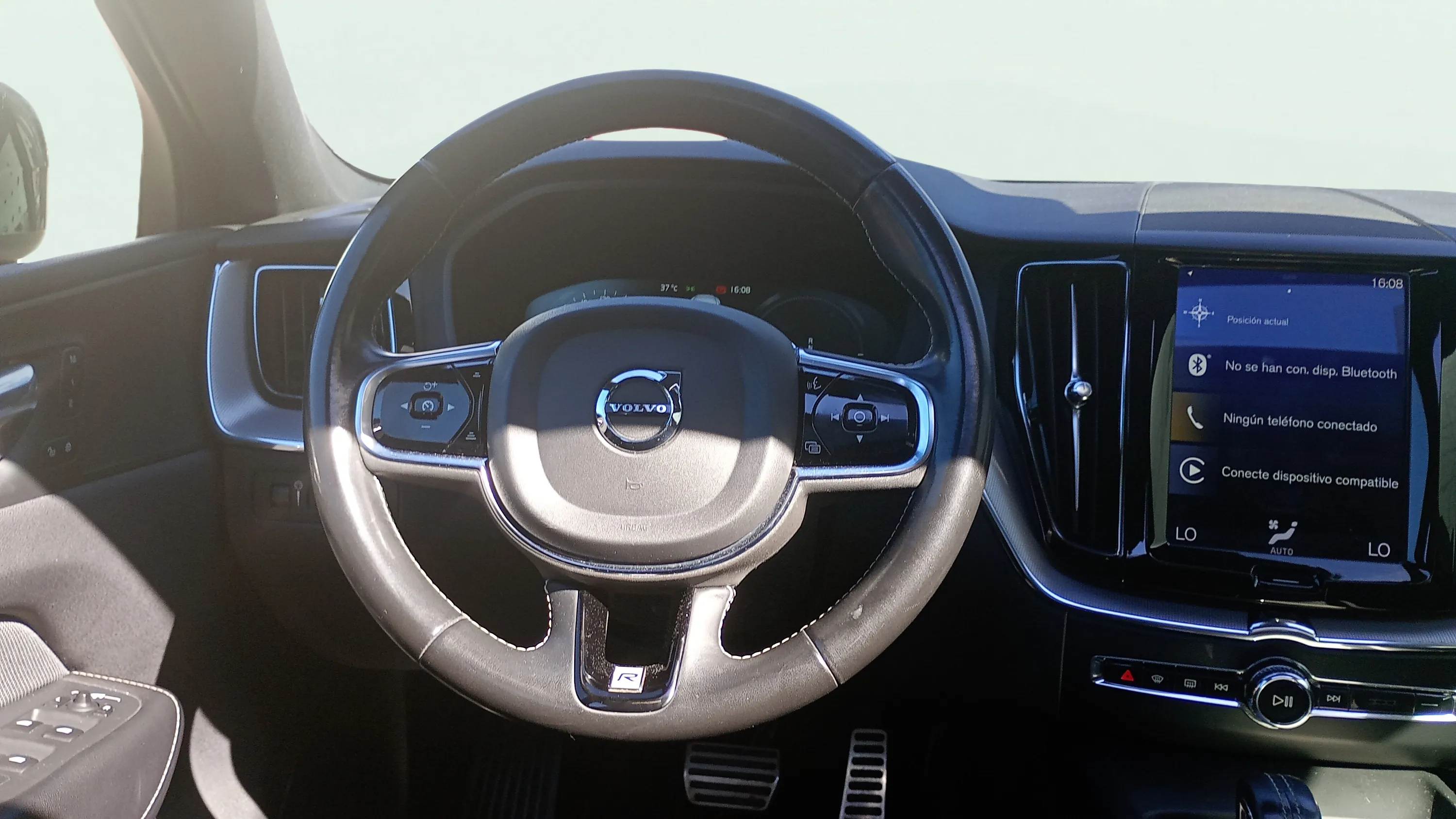 Volvo XC60 2.0 T8 AWD Momentum - foto 8