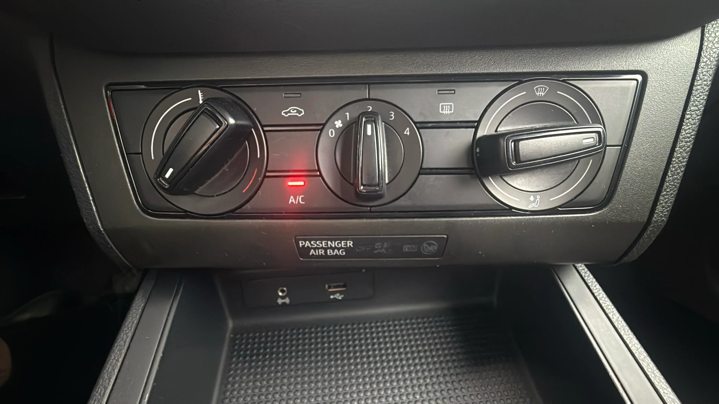 SEAT Arona 1.6 TDI Style Ecomotive - foto 12