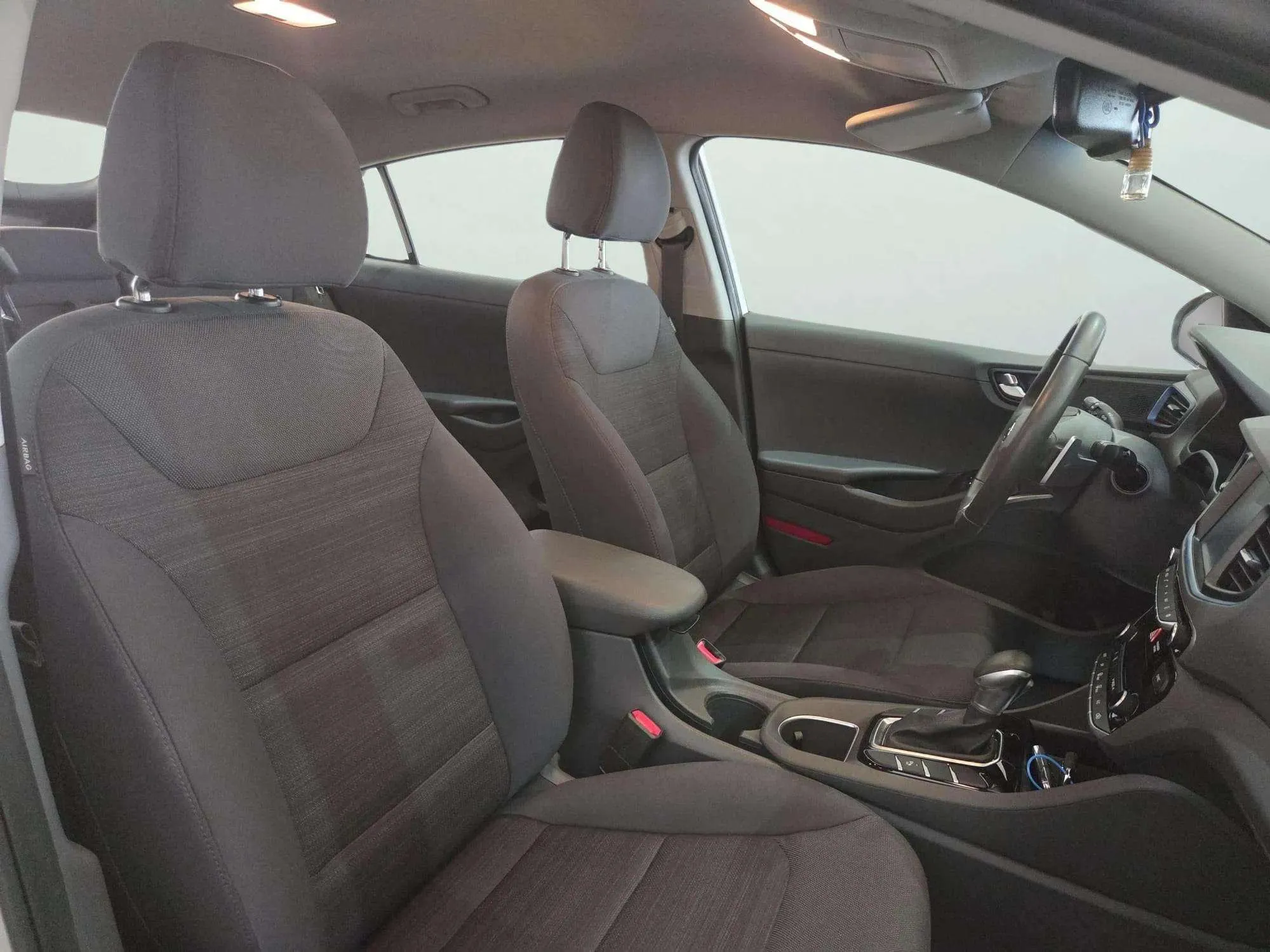 Hyundai Ioniq 1.6 GDI HEV Style DCT - foto 12