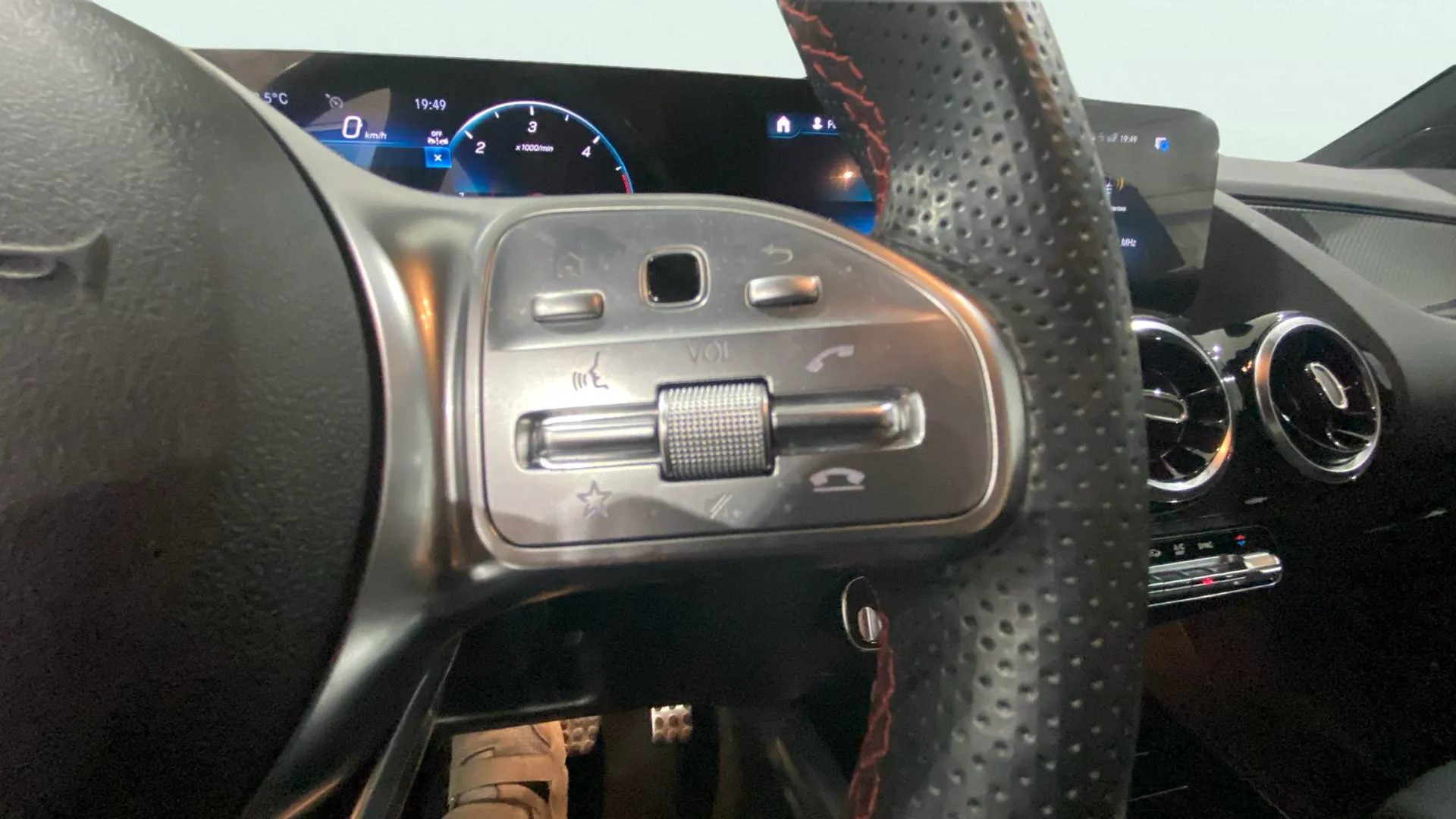 Mercedes-Benz GLA 200 D 4MATIC - foto 23
