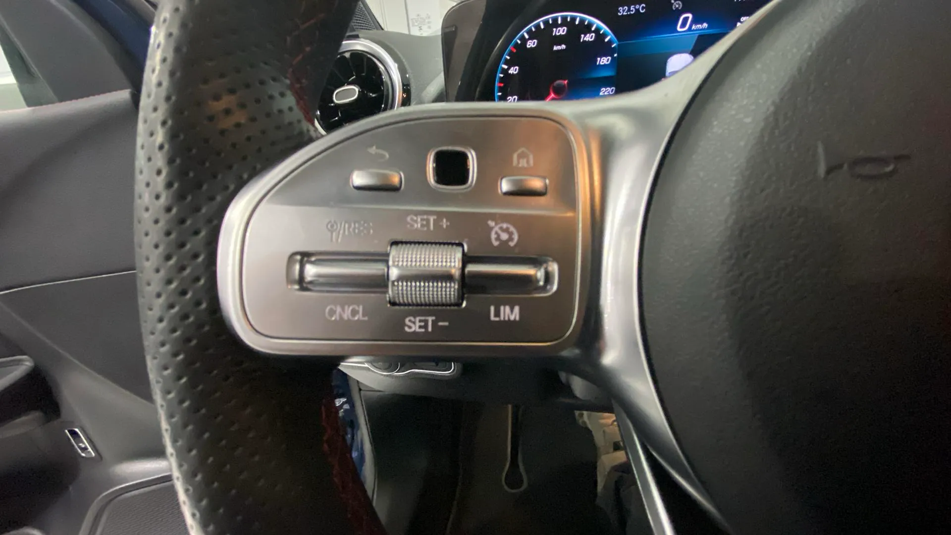 Mercedes-Benz GLA 200 D 4MATIC - foto 22