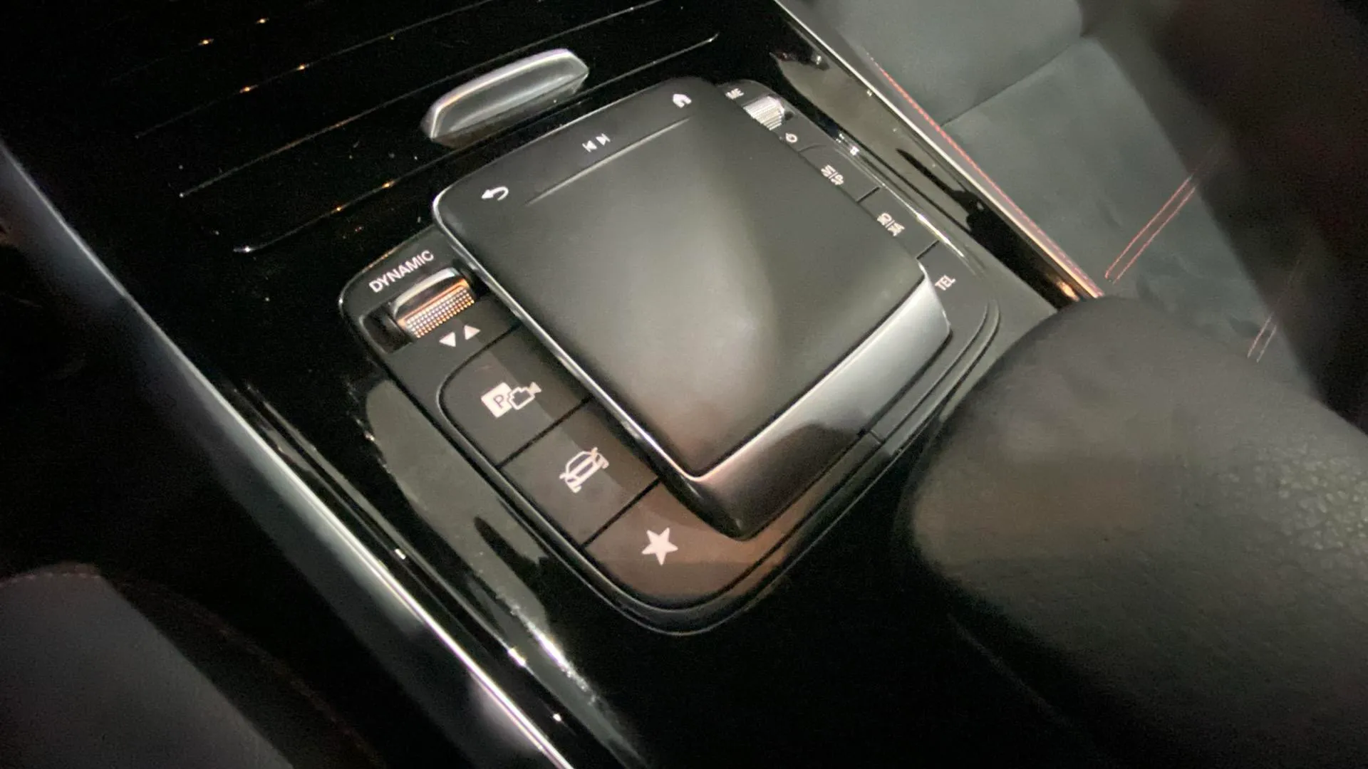 Mercedes-Benz GLA 200 D 4MATIC - foto 21