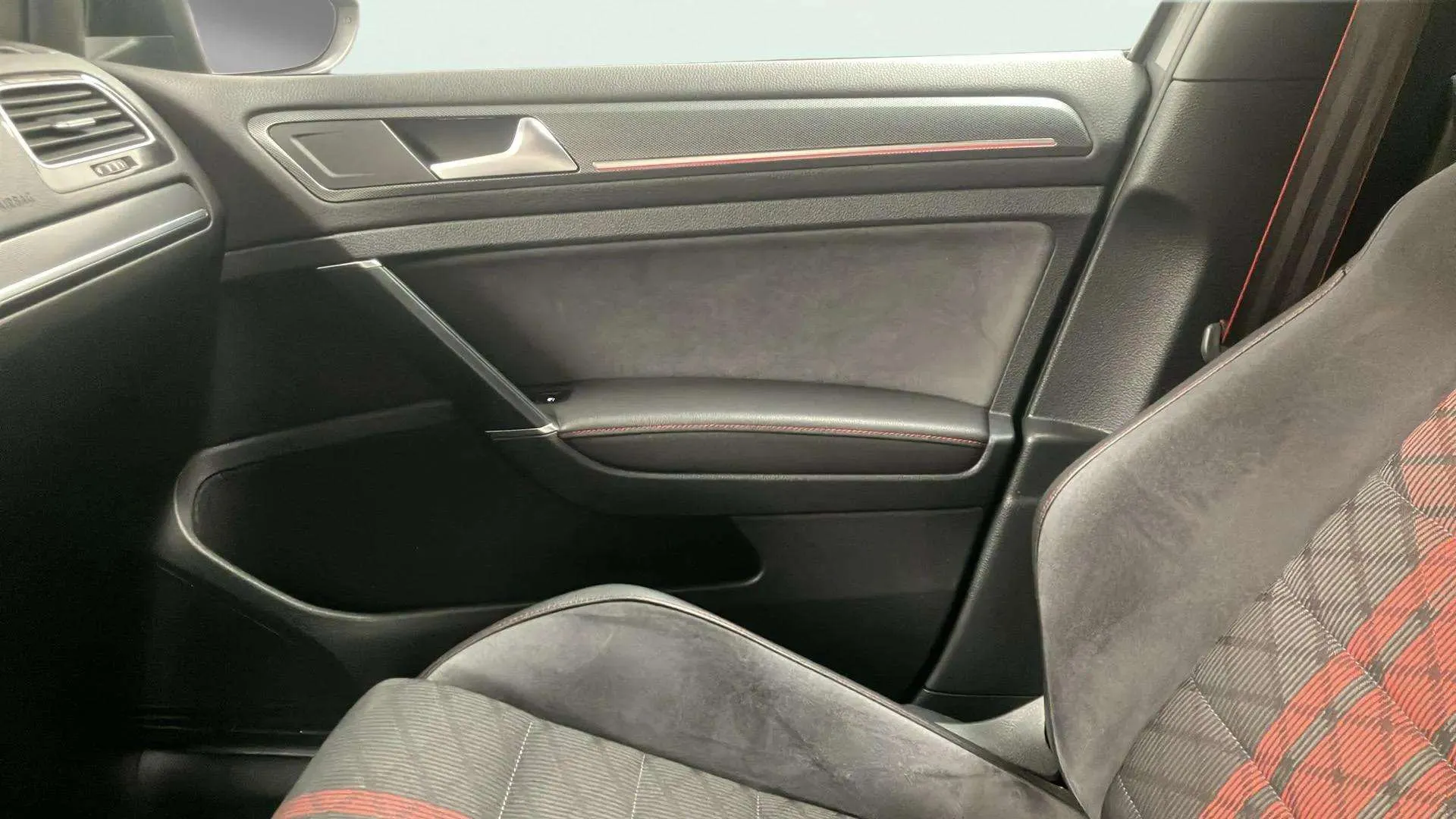 Volkswagen Golf GTI TCR 2.0 TSI DSG - foto 18