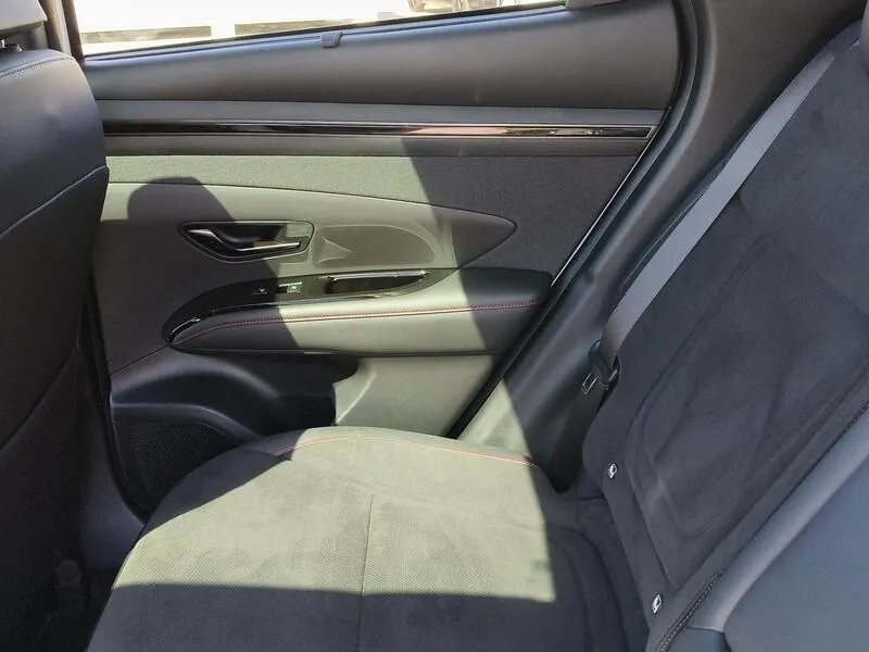 Hyundai Tucson 1.6 T-GDi HEV N-Line Sky - foto 31
