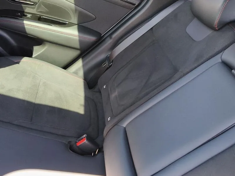 Hyundai Tucson 1.6 T-GDi HEV N-Line Sky - foto 32