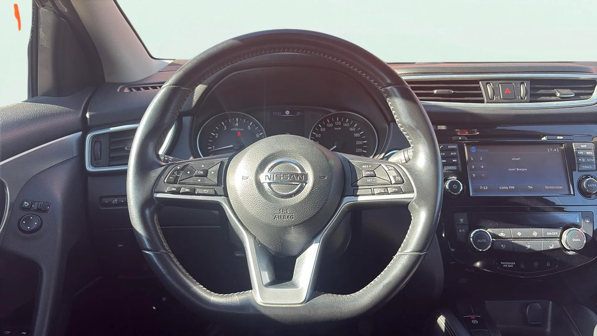 Nissan Qashqai DIG-T N-Connecta - foto 12