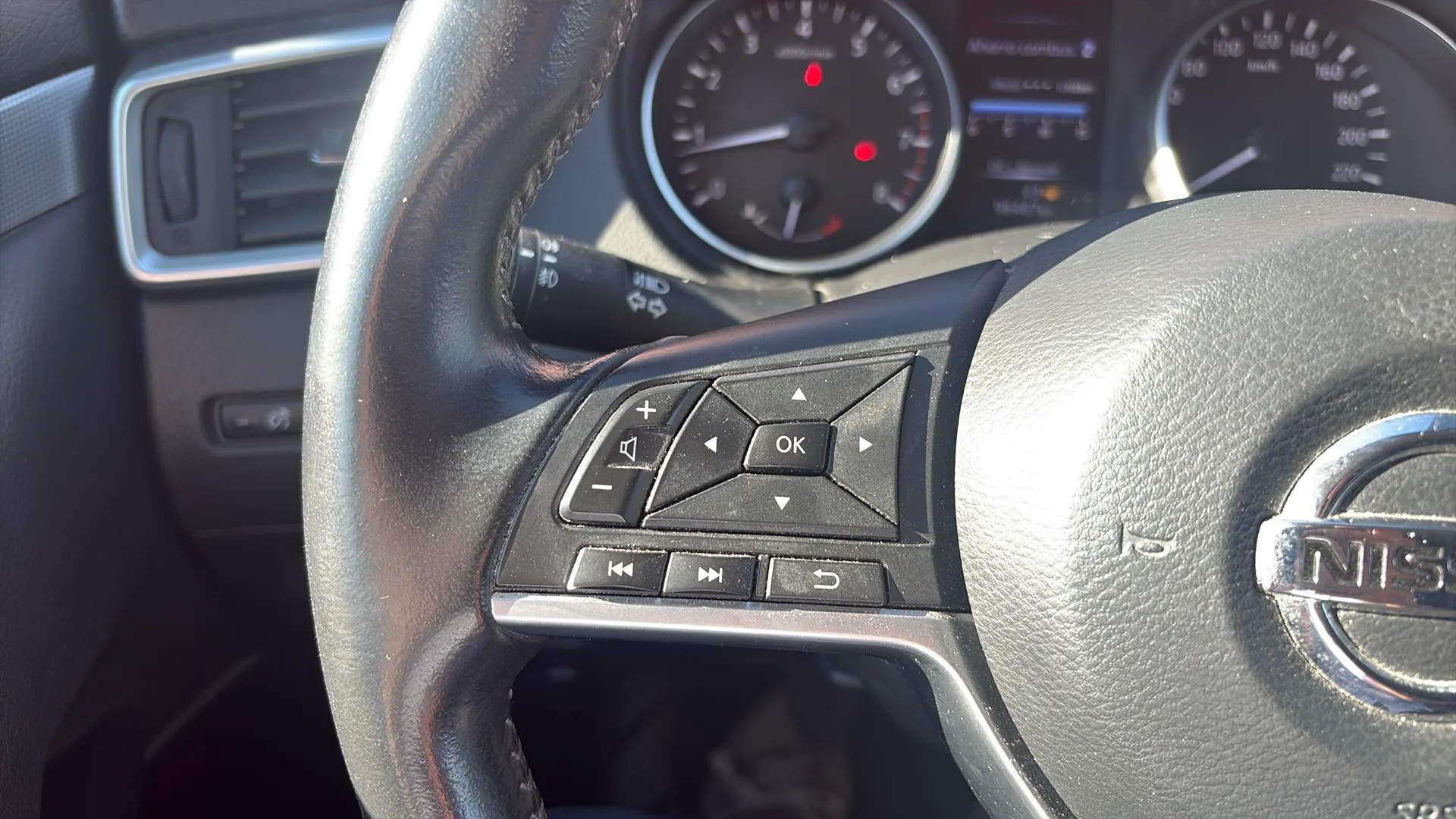 Nissan Qashqai DIG-T N-Connecta - foto 14