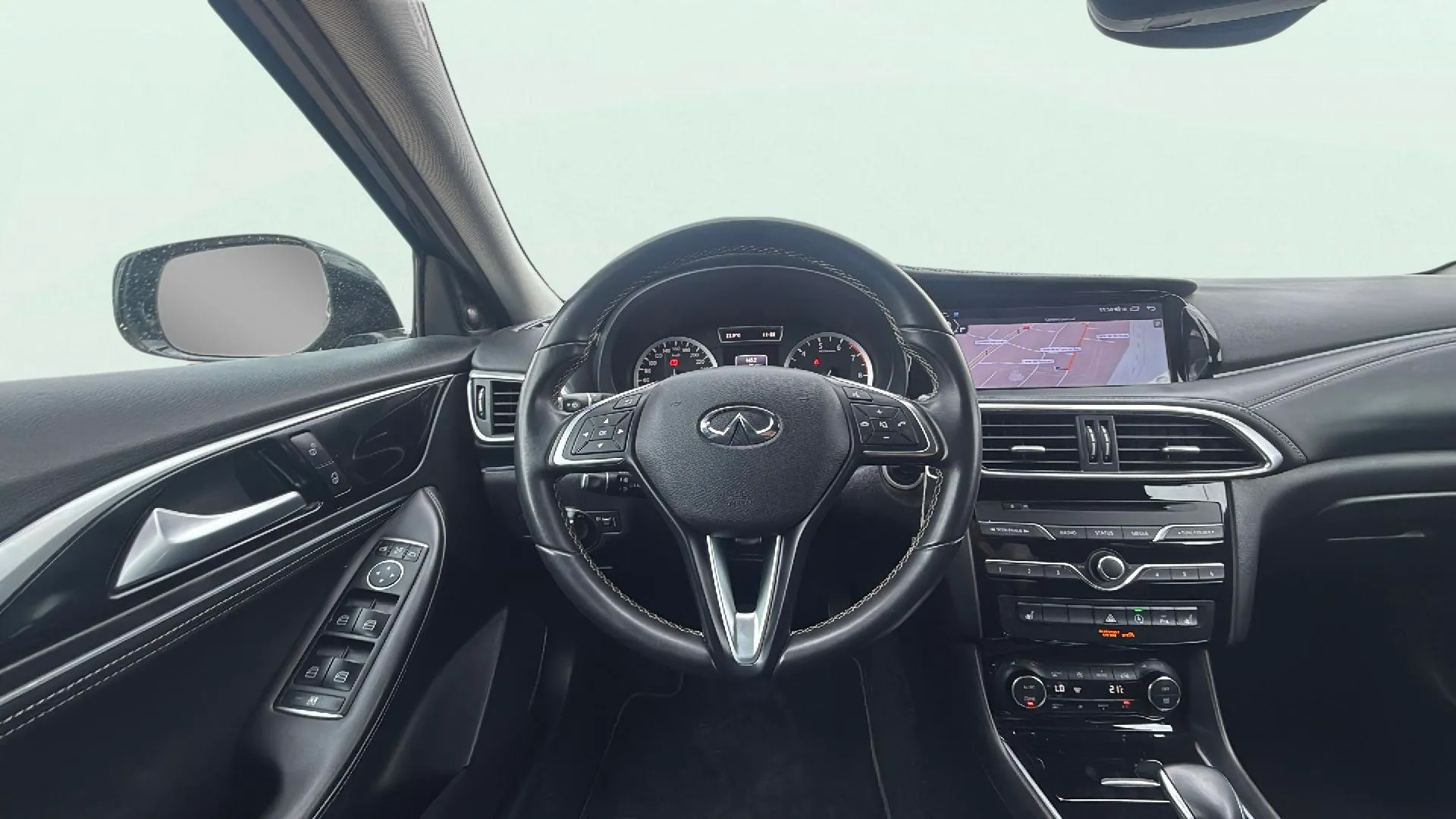 Infiniti Q30 1.6TC Premium Tech 7DCT - foto 14