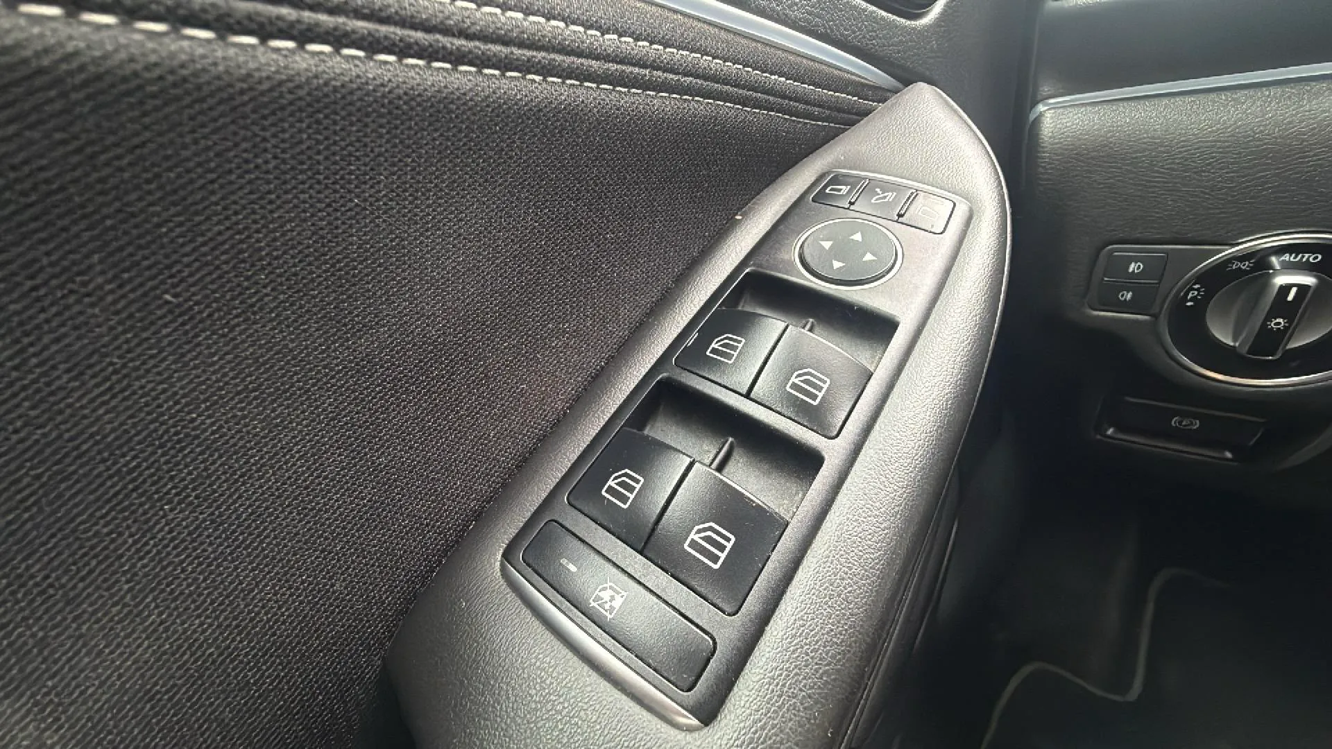 Infiniti Q30 1.6TC Premium Tech 7DCT - foto 22