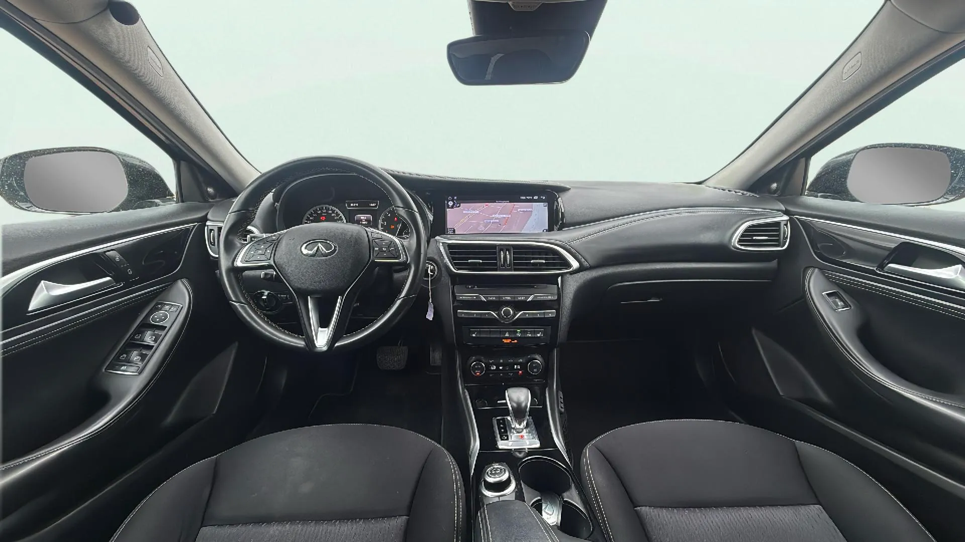 Infiniti Q30 1.6TC Premium Tech 7DCT - foto 13