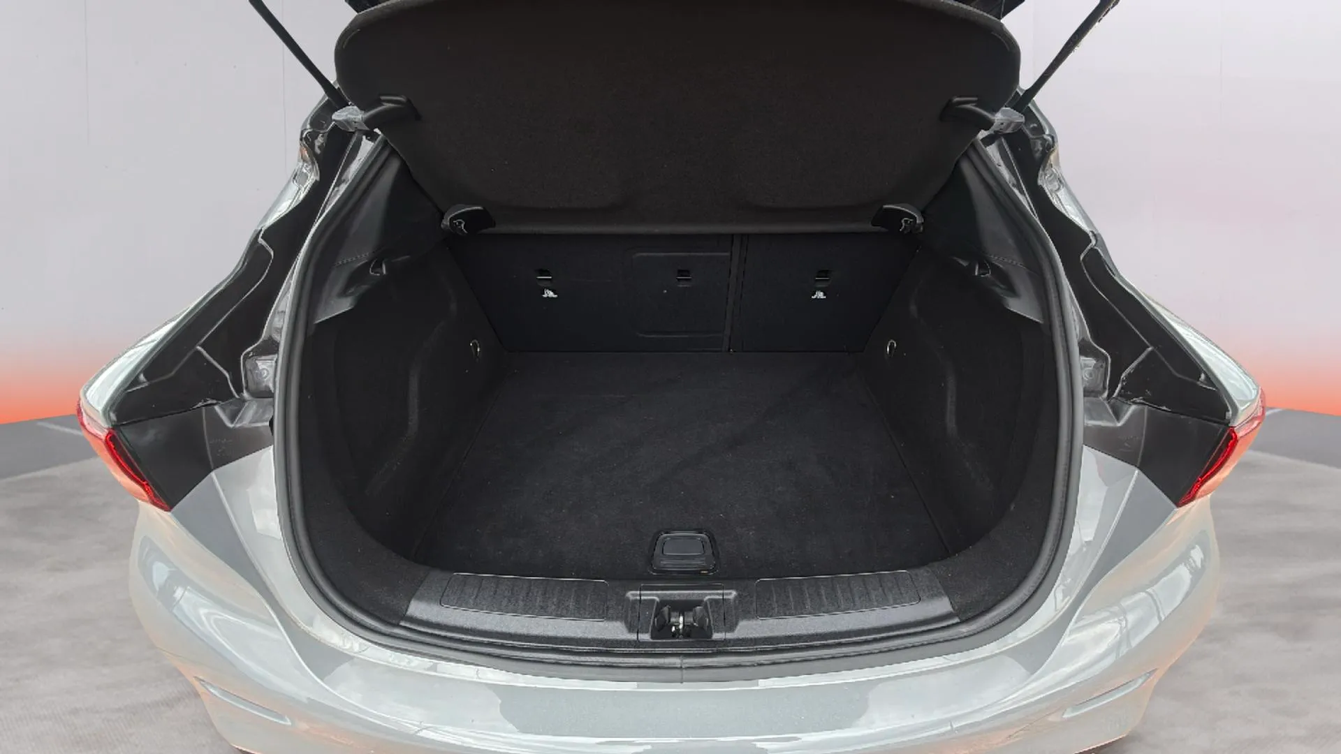 Infiniti Q30 1.6TC Premium Tech 7DCT - foto 12
