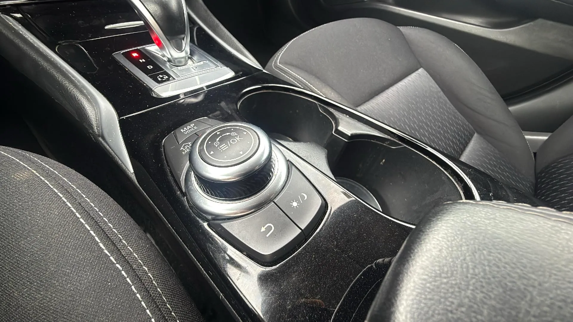 Infiniti Q30 1.6TC Premium Tech 7DCT - foto 24