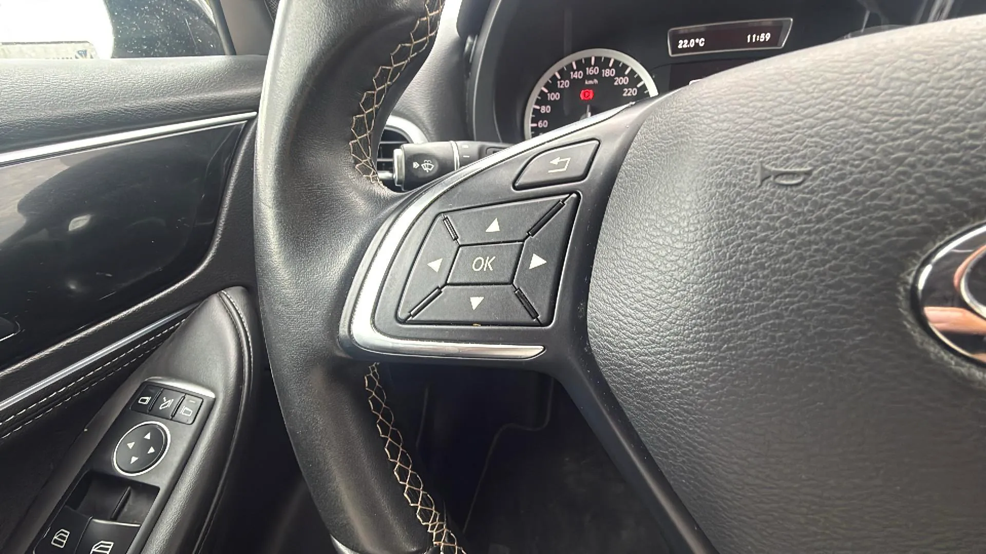 Infiniti Q30 1.6TC Premium Tech 7DCT - foto 21