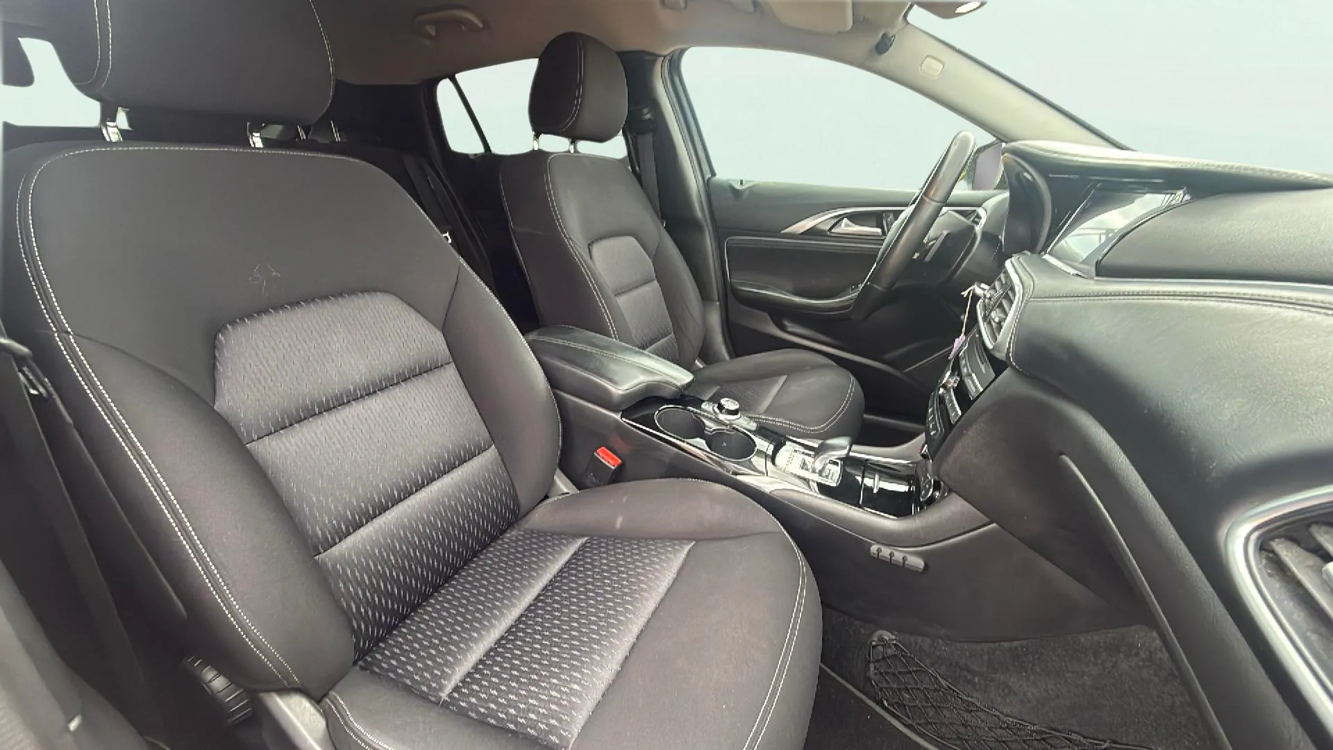 Infiniti Q30 1.6TC Premium Tech 7DCT - foto 10