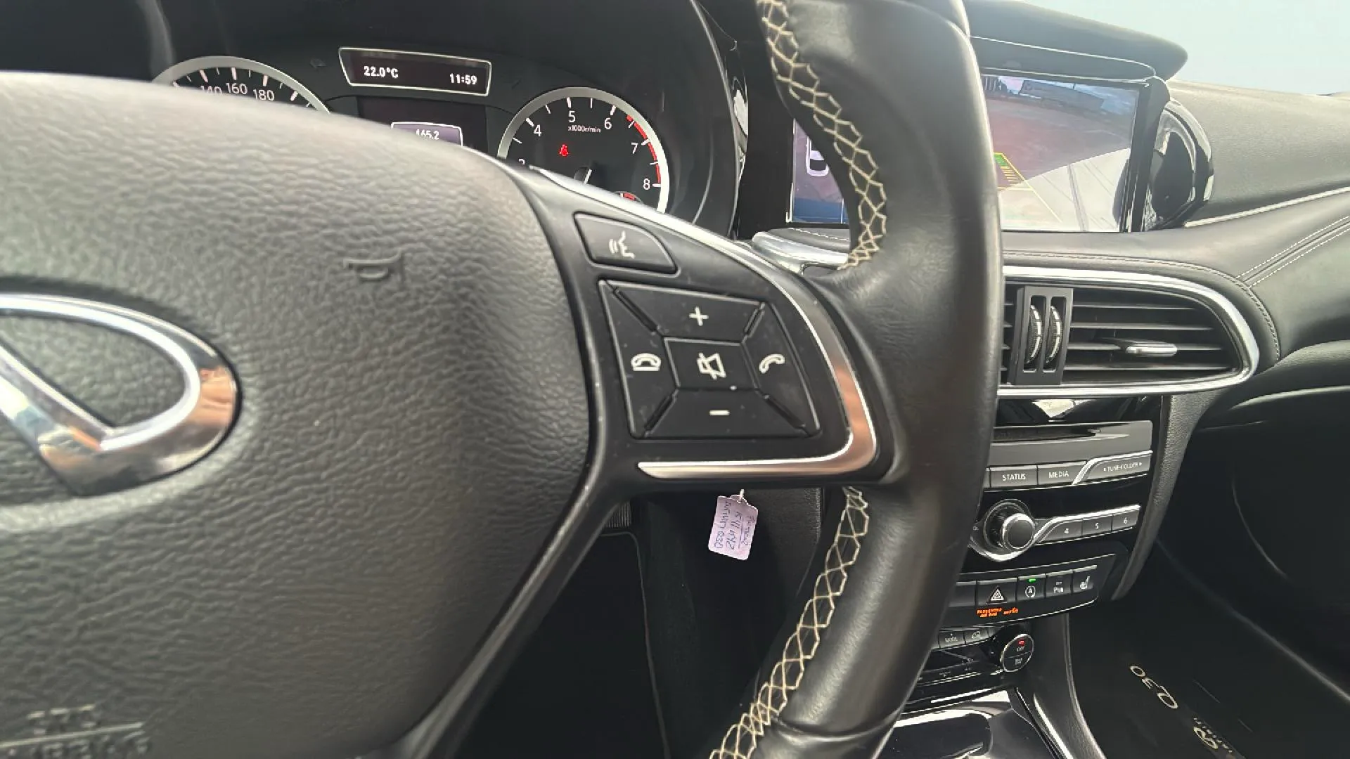 Infiniti Q30 1.6TC Premium Tech 7DCT - foto 20