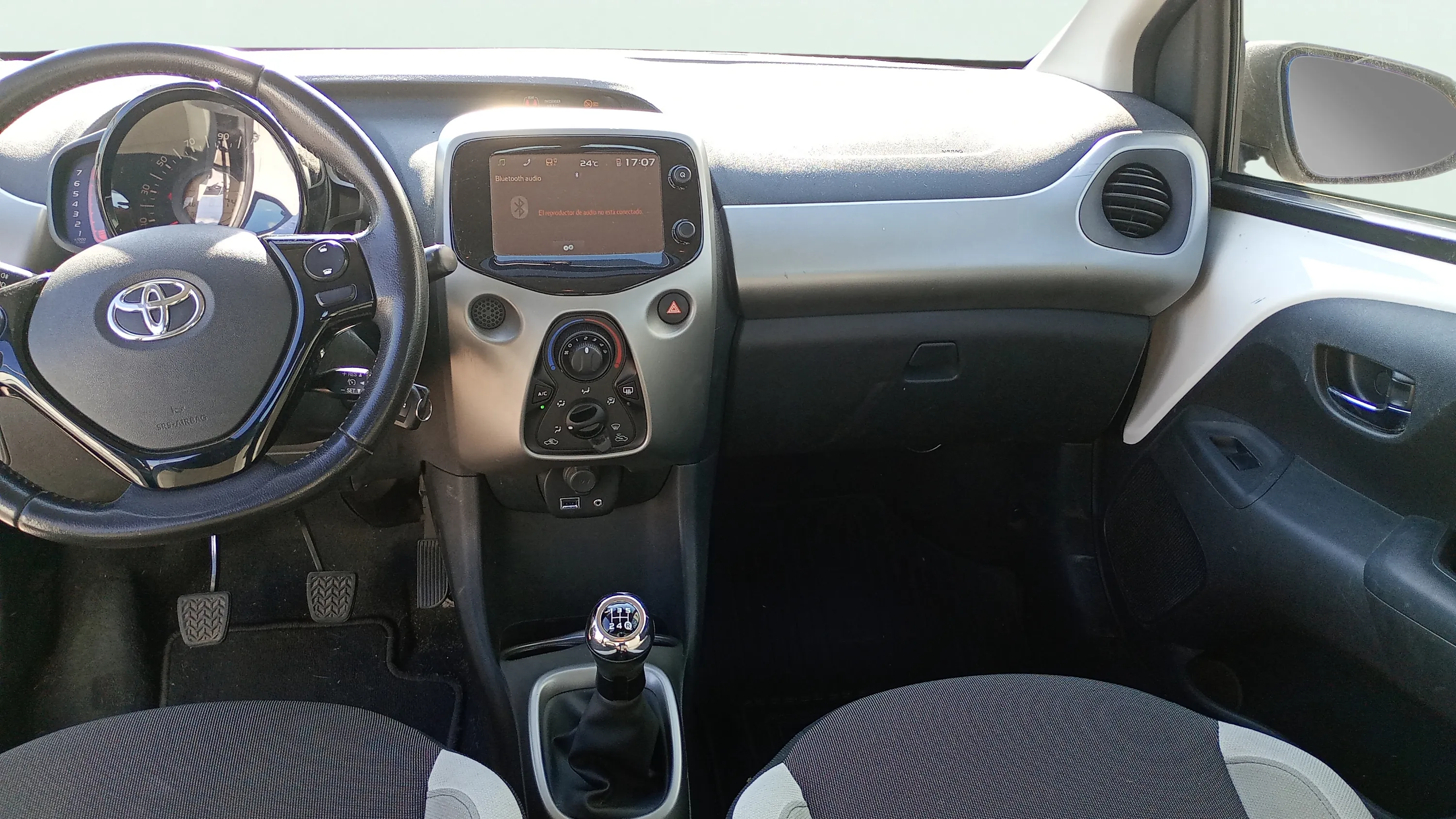 Toyota Aygo 1.0 70 x-play - foto 7