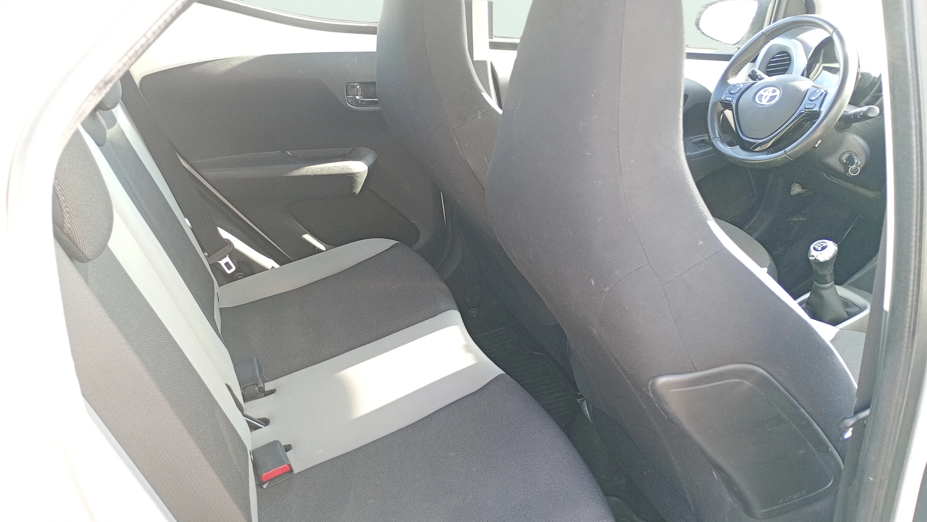 Toyota Aygo 1.0 70 x-play - foto 20