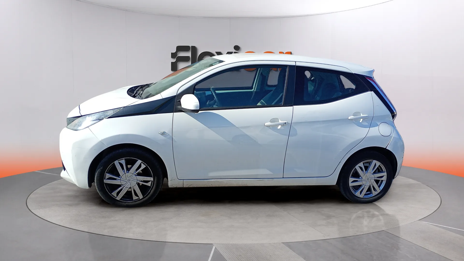 Toyota Aygo 1.0 70 x-play - foto 4
