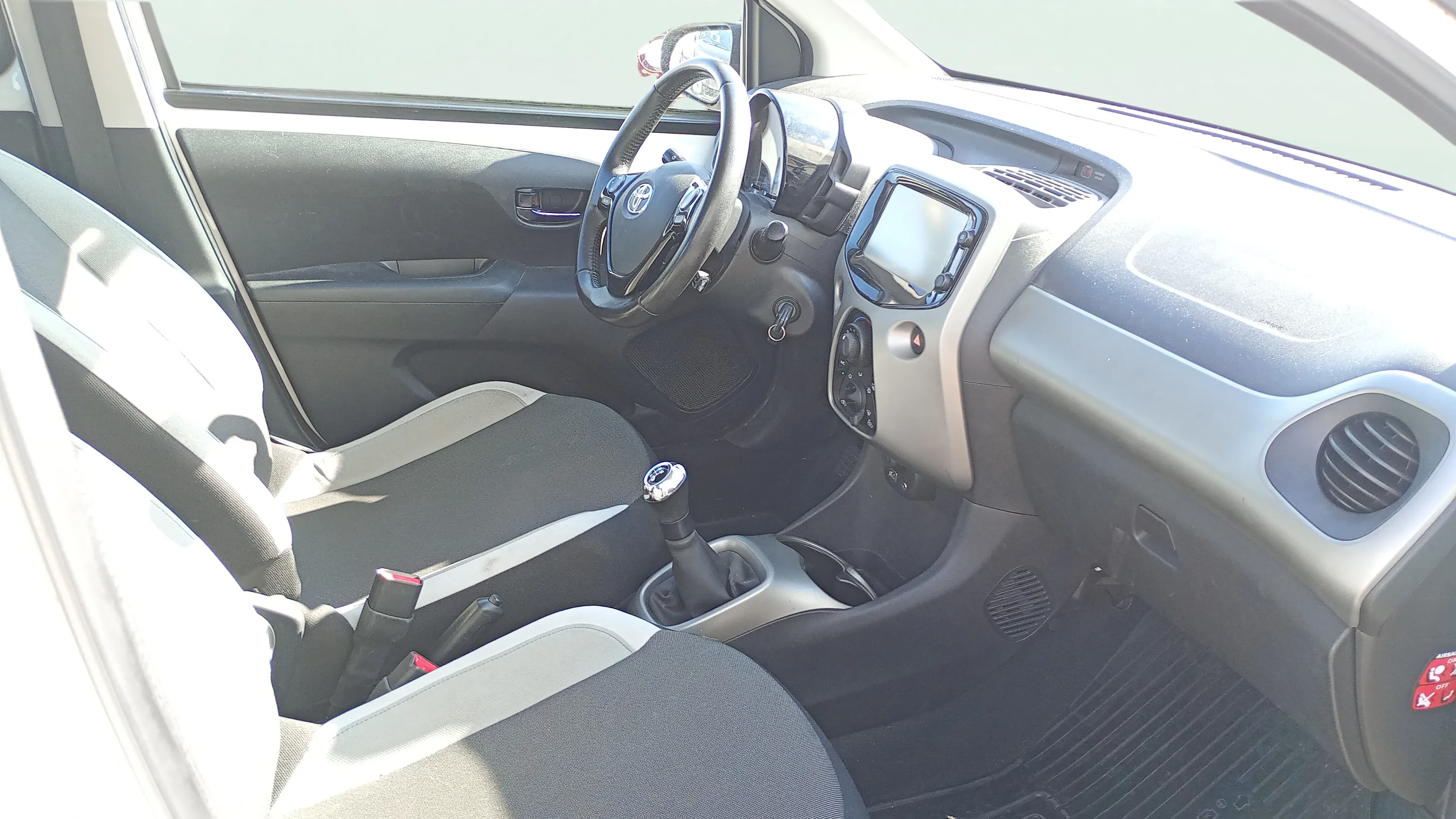 Toyota Aygo 1.0 70 x-play - foto 11