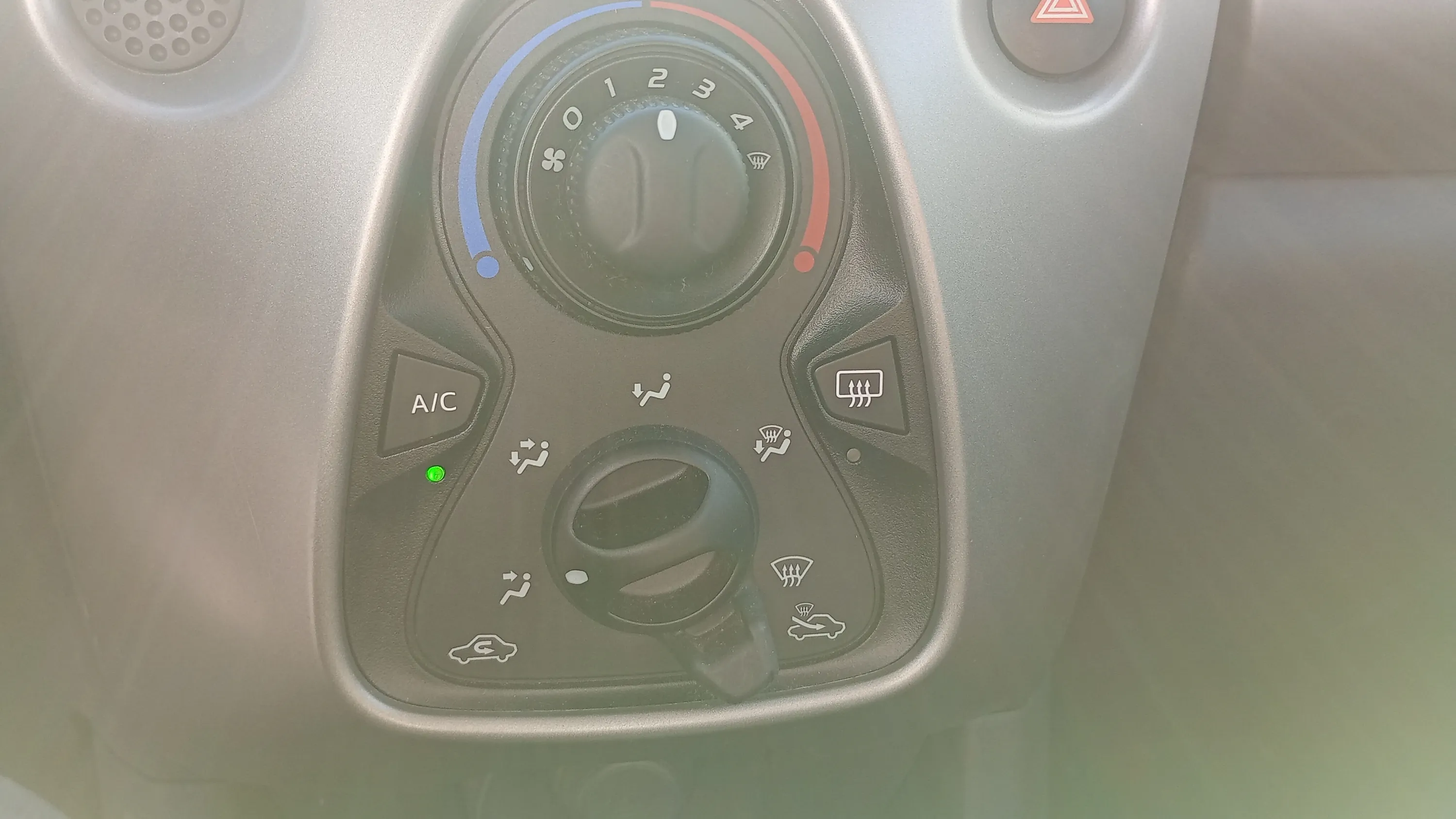 Toyota Aygo 1.0 70 x-play - foto 21