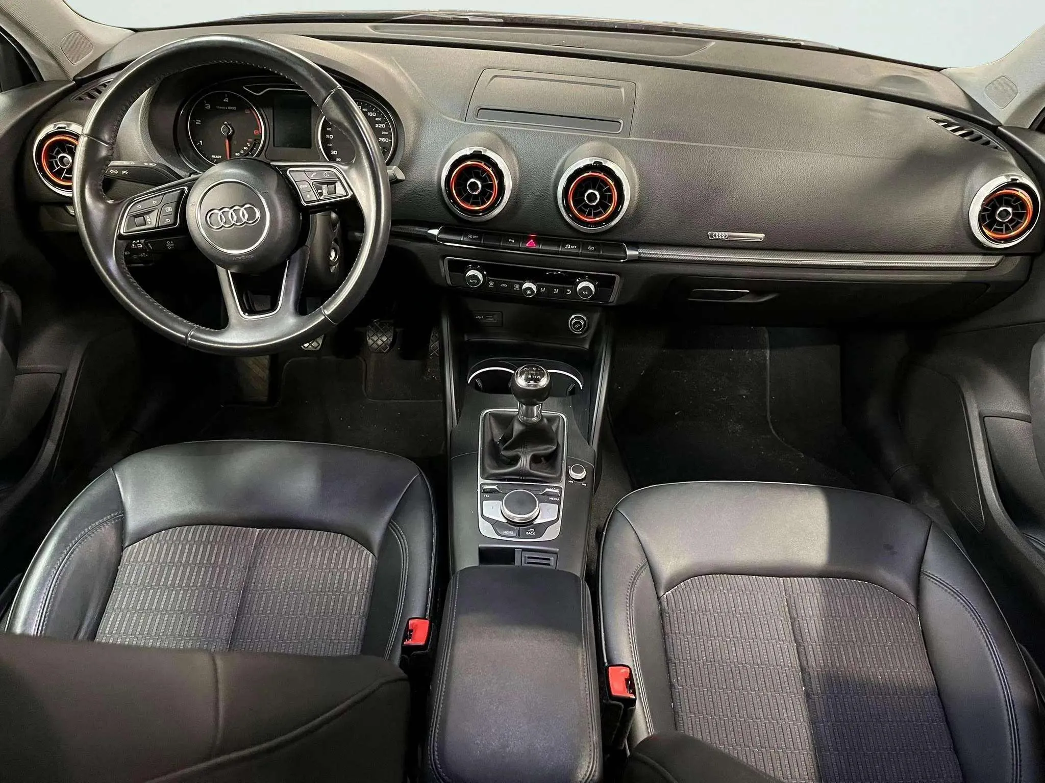 Audi A3 1.6 TDI Sedan - foto 18