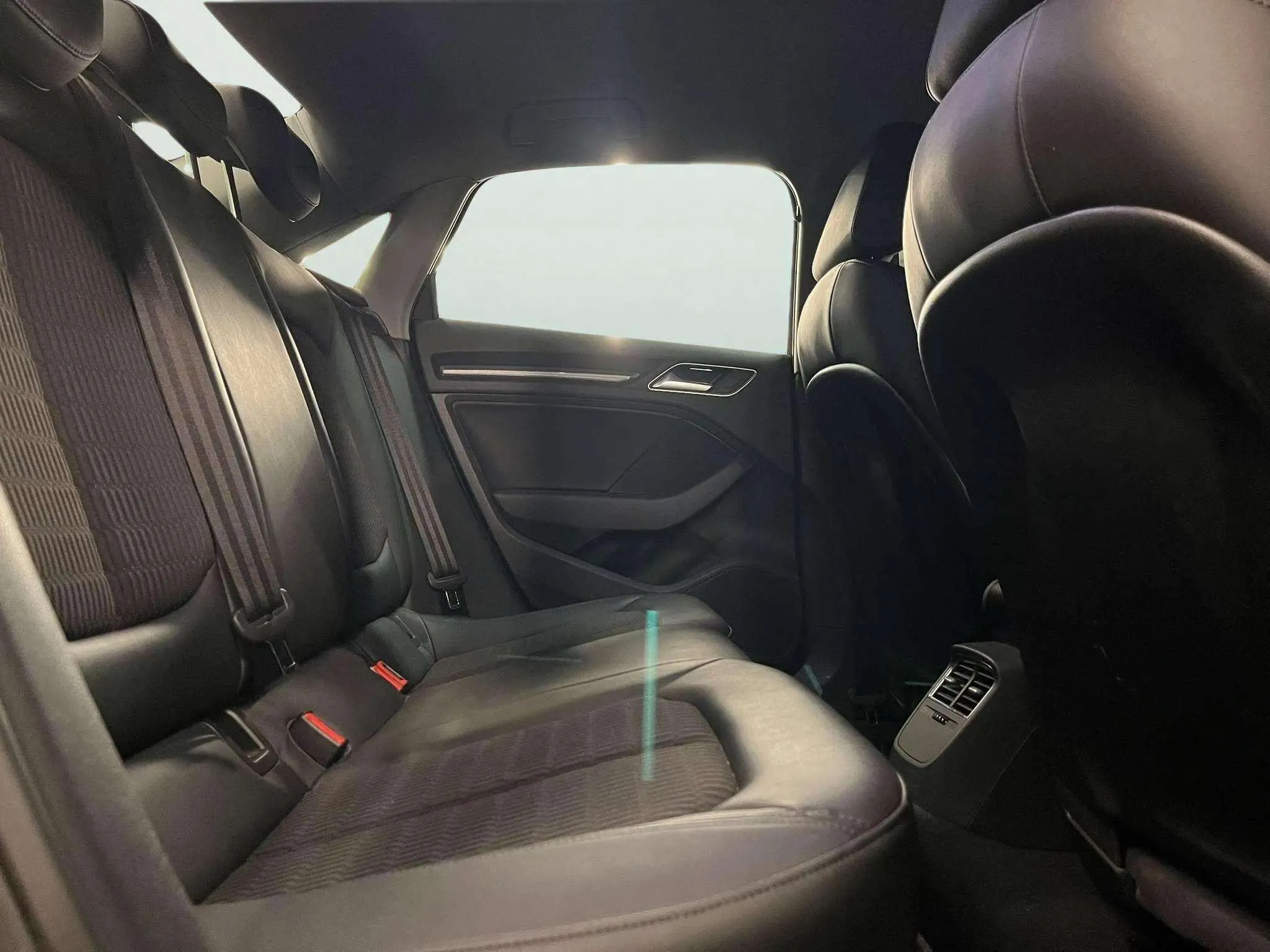 Audi A3 1.6 TDI Sedan - foto 24