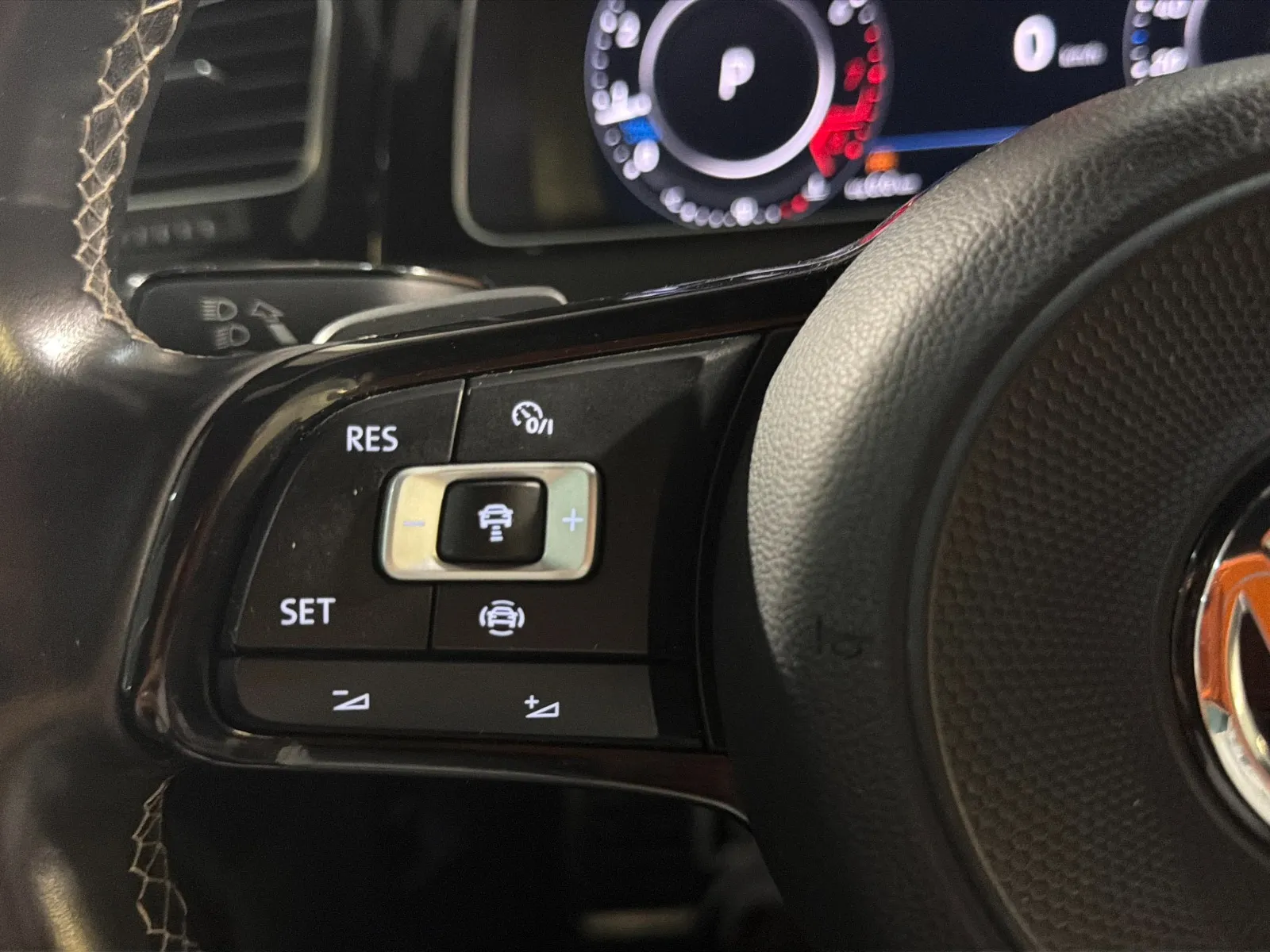 Volkswagen Golf R 2.0 TSI 4Motion DSG - foto 8