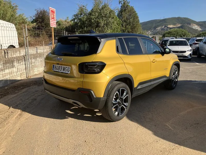 Jeep Avenger Summit 1.2 MT6 - foto 6