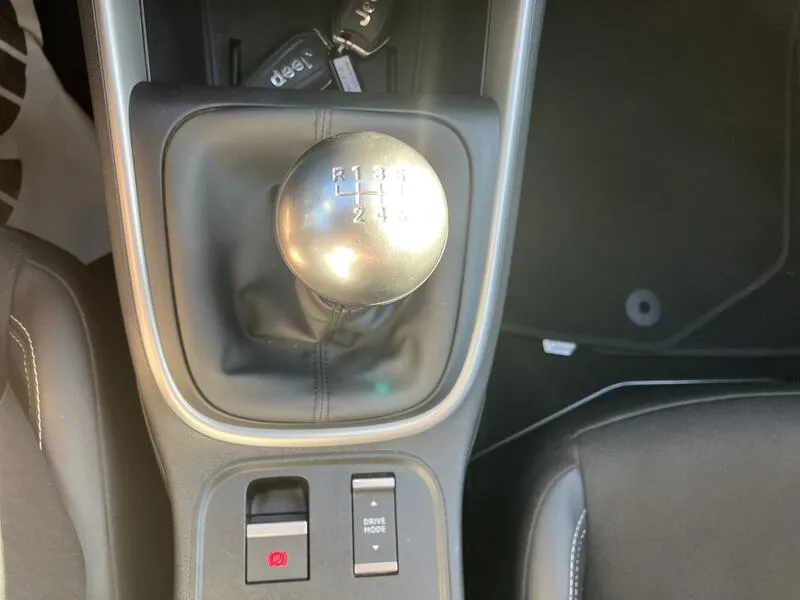 Jeep Avenger Summit 1.2 MT6 - foto 44