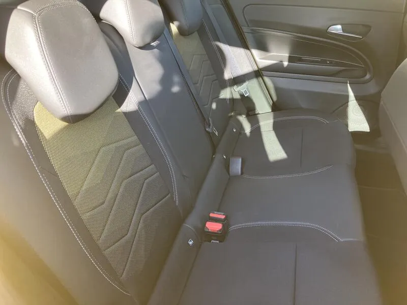 Jeep Avenger Summit 1.2 MT6 - foto 34