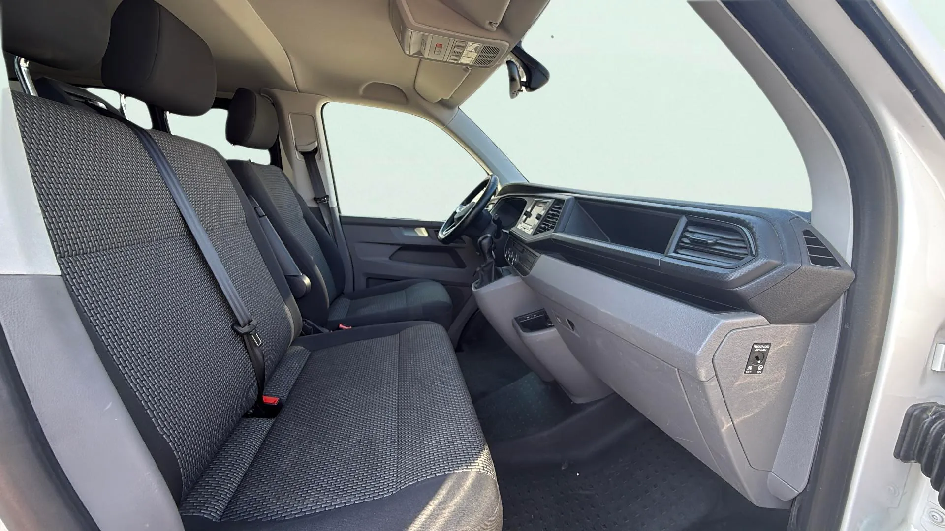Volkswagen Caravelle Premium Corta 2.0 TDI BMT DSG - foto 17