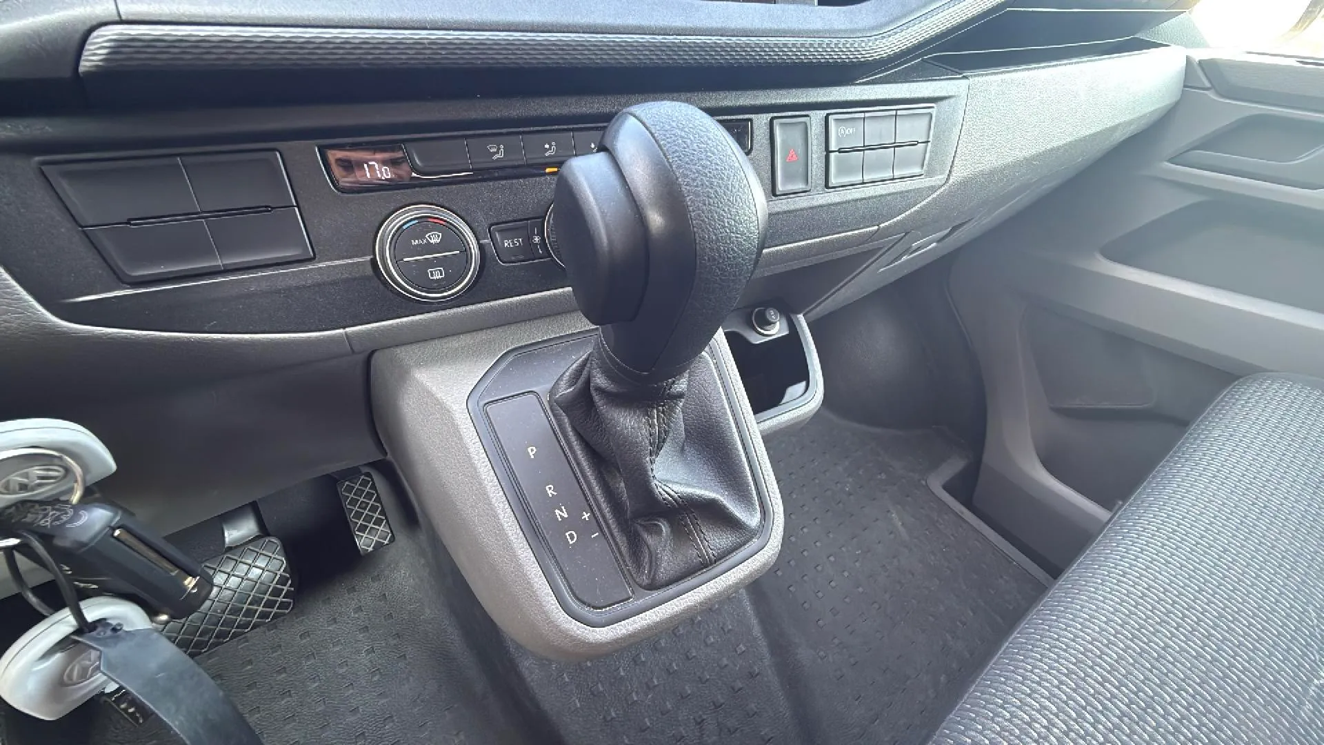 Volkswagen Caravelle Premium Corta 2.0 TDI BMT DSG - foto 14