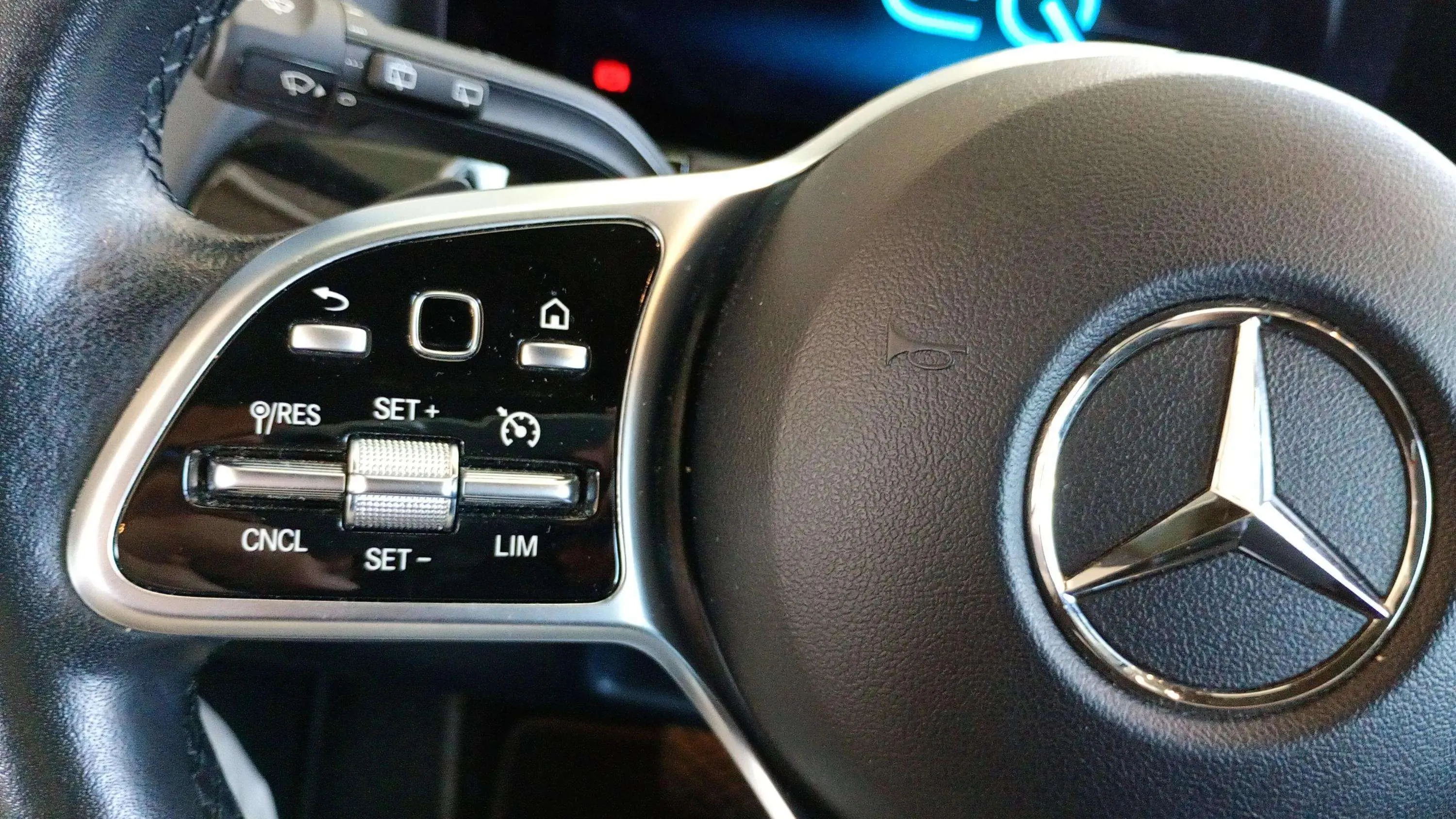 Mercedes-Benz GLA 250 e - foto 13