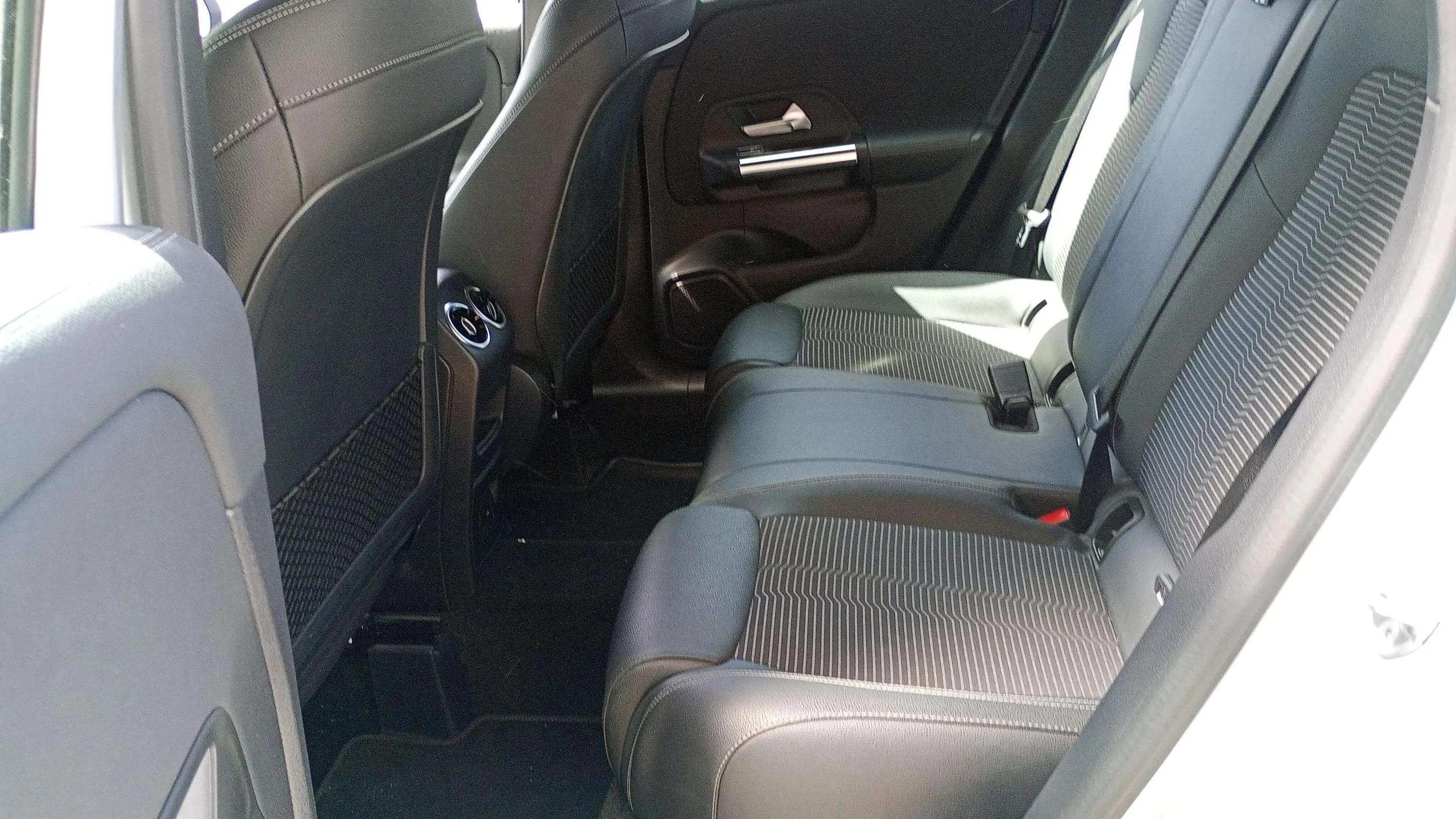 Mercedes-Benz GLA 250 e - foto 12