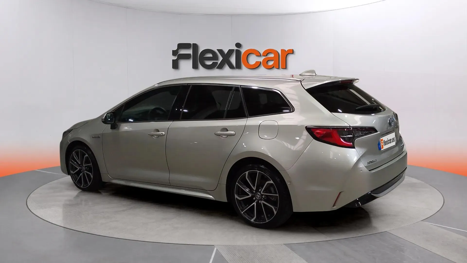 Toyota Corolla 2.0 180H Advance E-CVT Touring Sport - foto 8