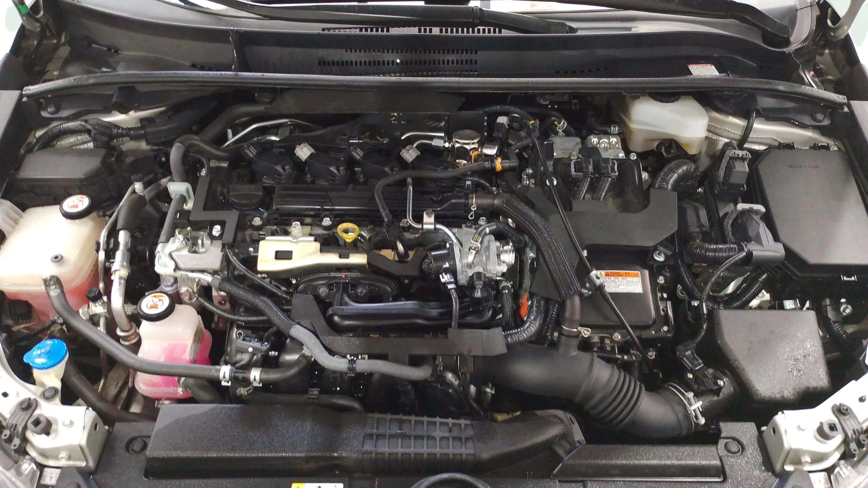 Toyota Corolla 2.0 180H Advance E-CVT Touring Sport - foto 28
