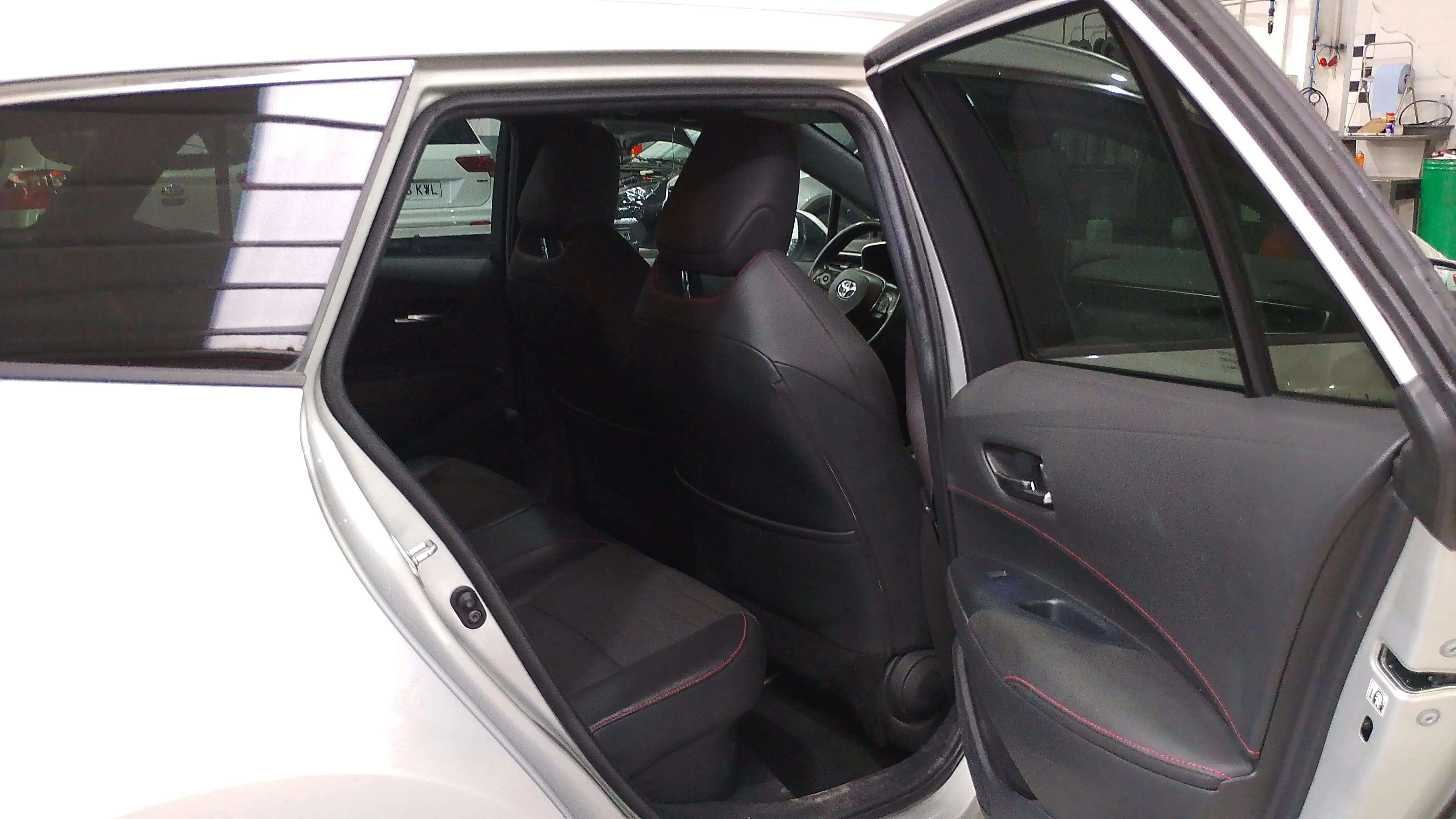 Toyota Corolla 2.0 180H Advance E-CVT Touring Sport - foto 14