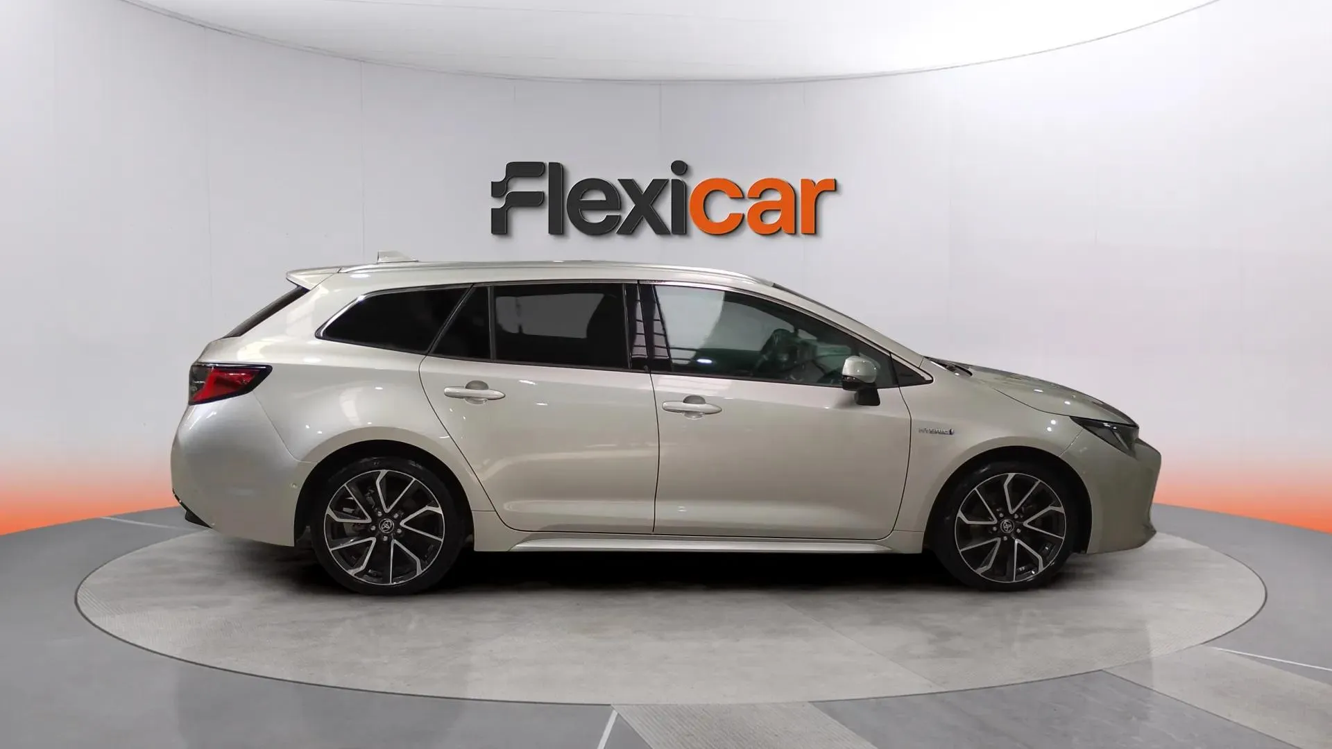 Toyota Corolla 2.0 180H Advance E-CVT Touring Sport - foto 3