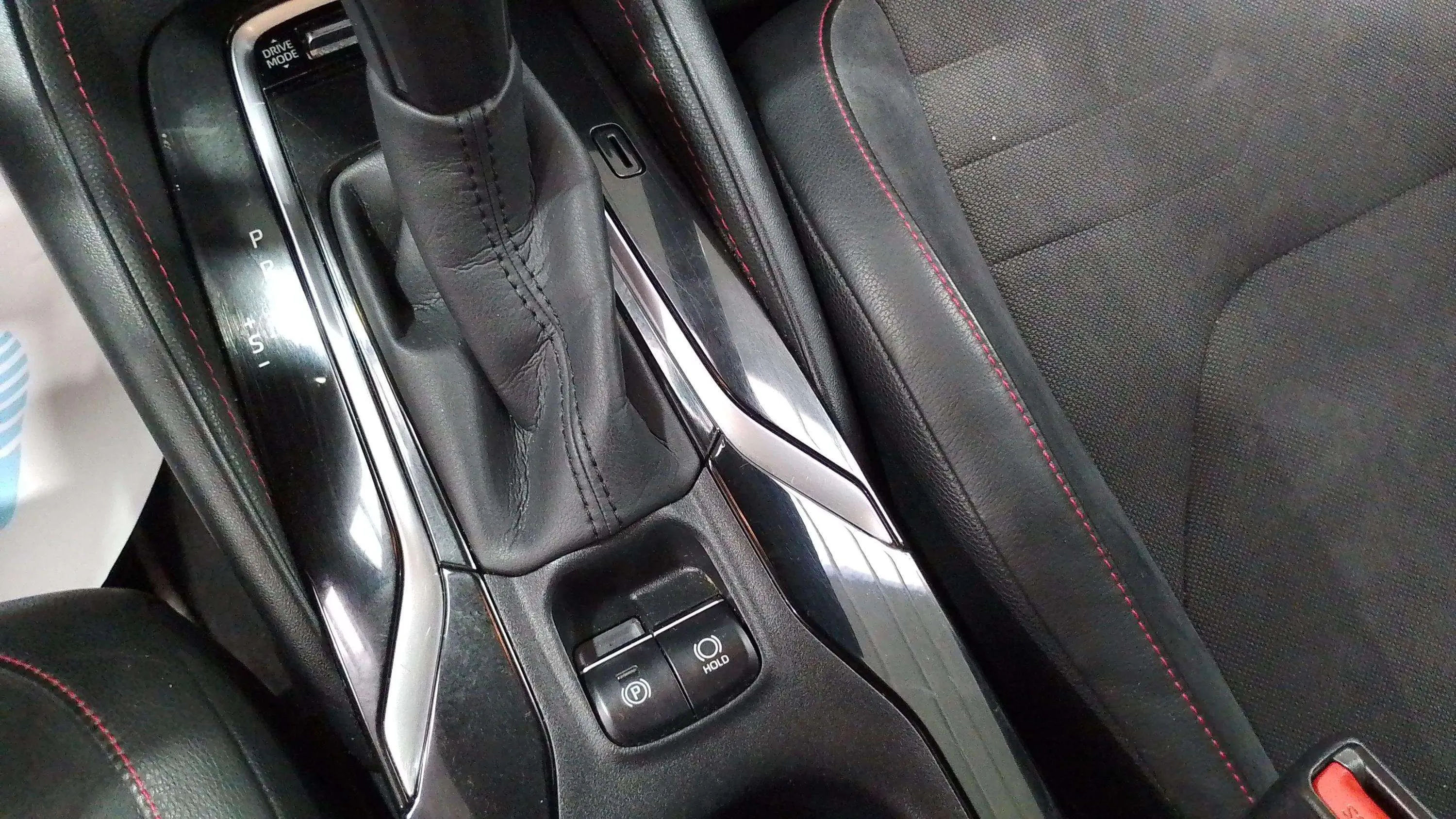 Toyota Corolla 2.0 180H Advance E-CVT Touring Sport - foto 19