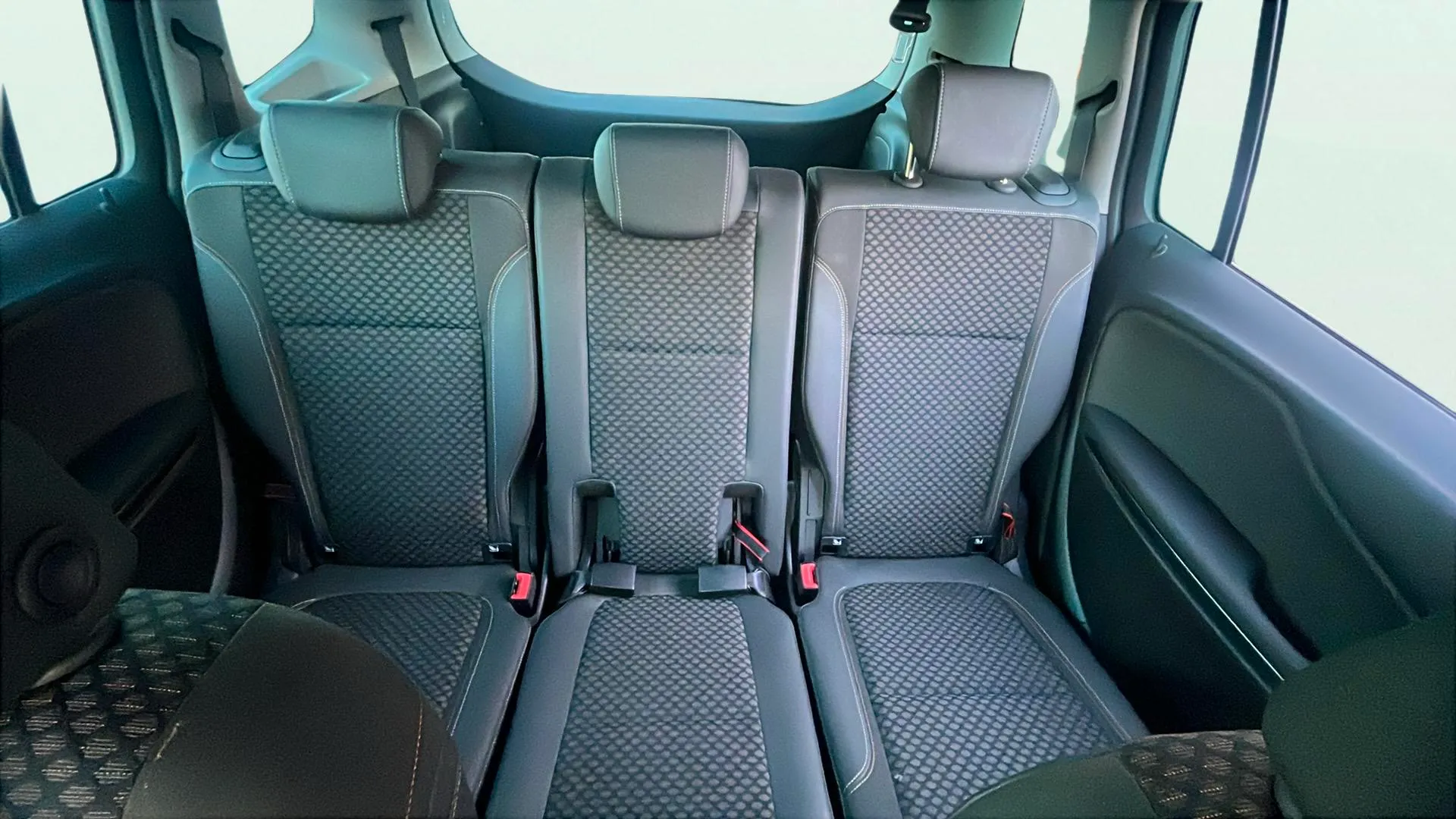 Opel Zafira 1.6 CDTi Excellence 17 - foto 12