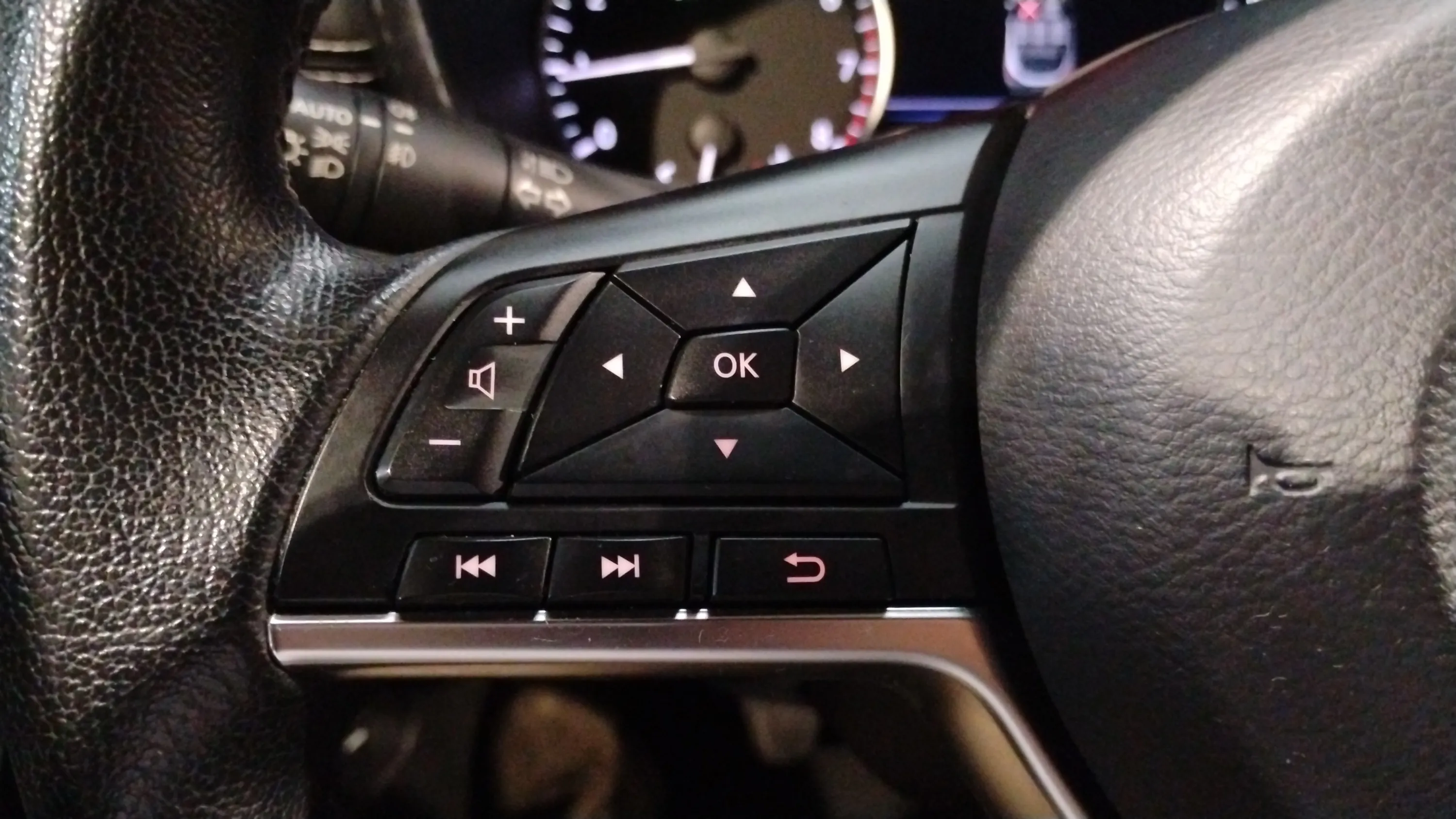 Nissan Juke DIG-T 6M/T N-Connecta - foto 16