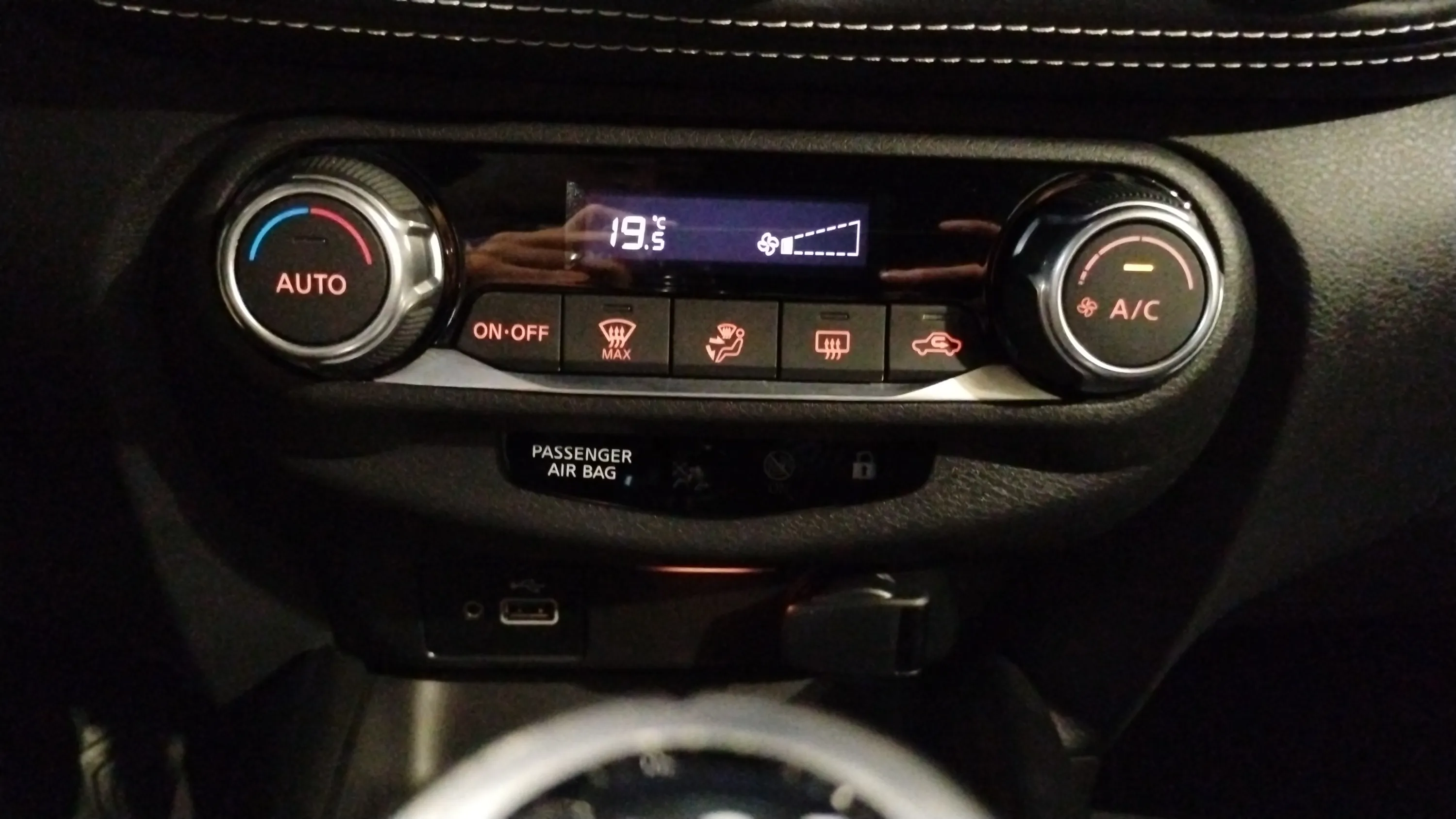 Nissan Juke DIG-T 6M/T N-Connecta - foto 24