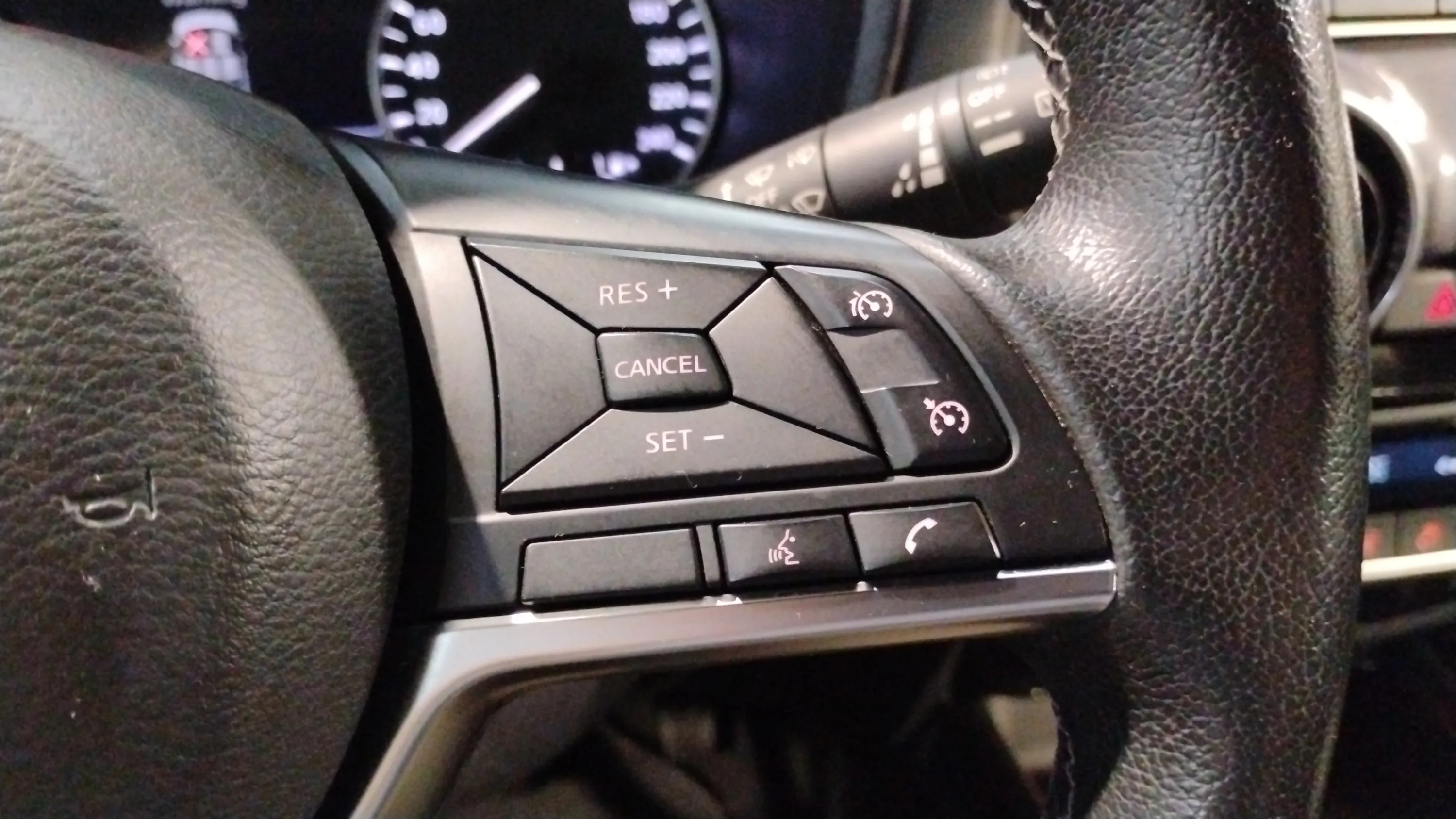 Nissan Juke DIG-T 6M/T N-Connecta - foto 18