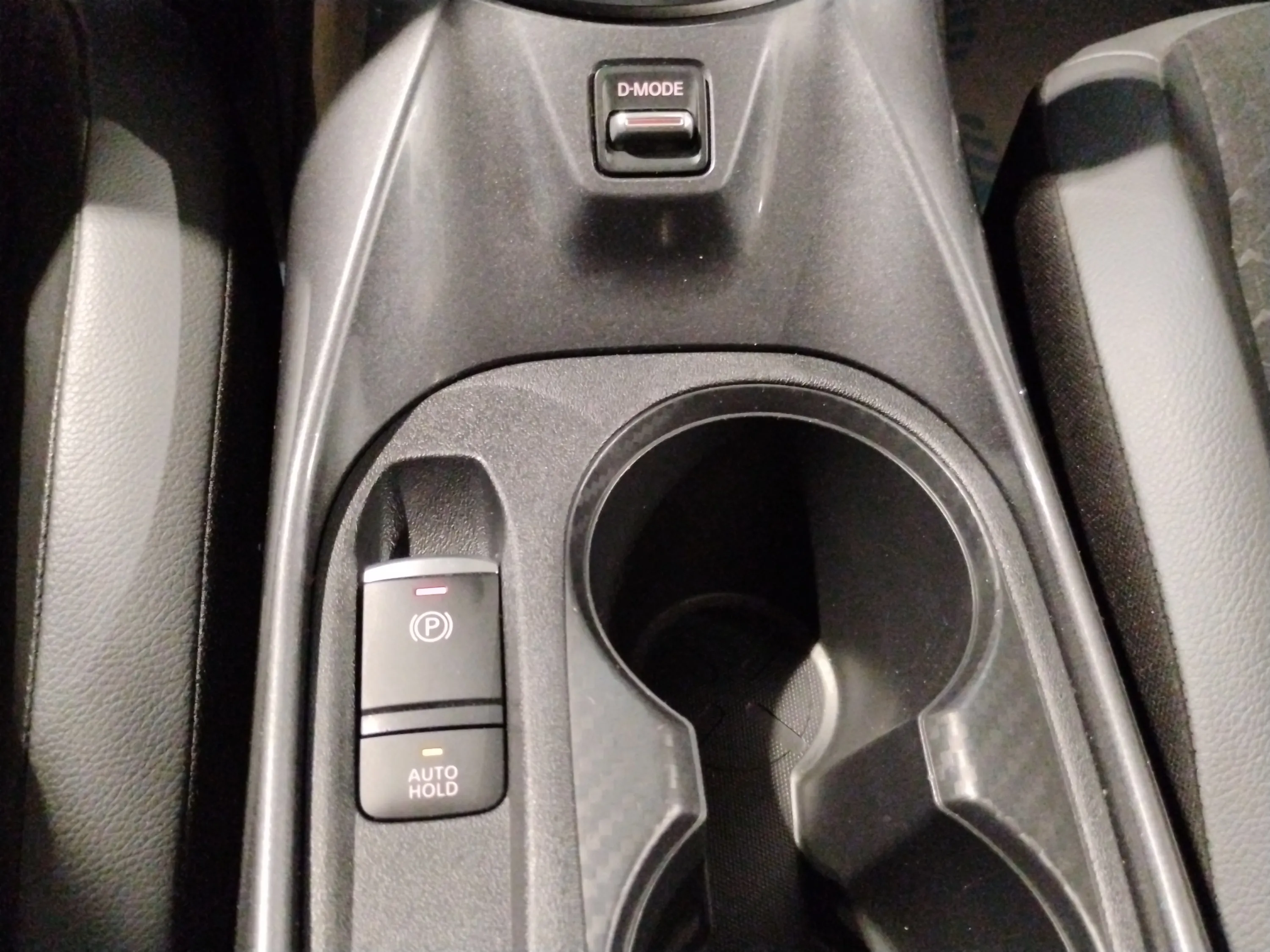 Nissan Juke DIG-T 6M/T N-Connecta - foto 25