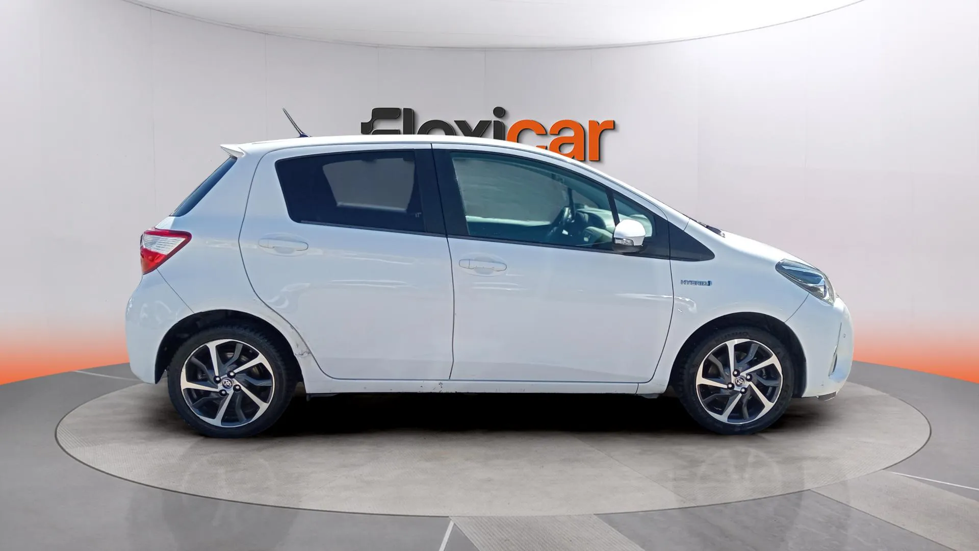 Toyota Yaris 1.5 100H Active - foto 12