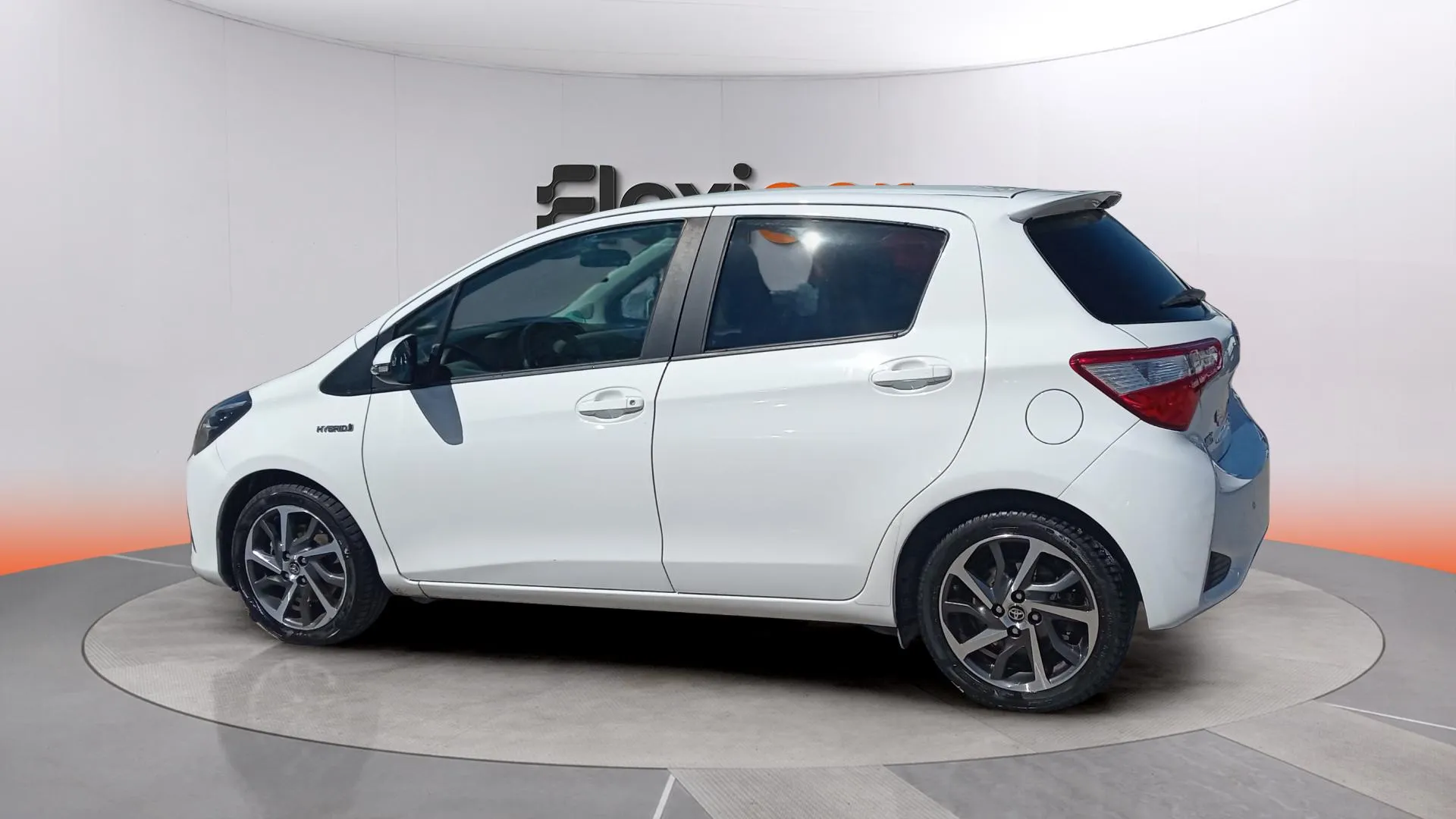 Toyota Yaris 1.5 100H Active - foto 6
