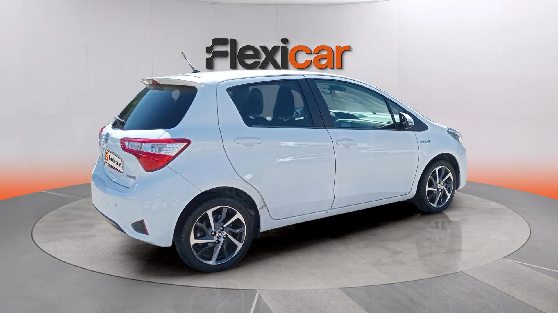 Toyota Yaris 1.5 100H Active - foto 11