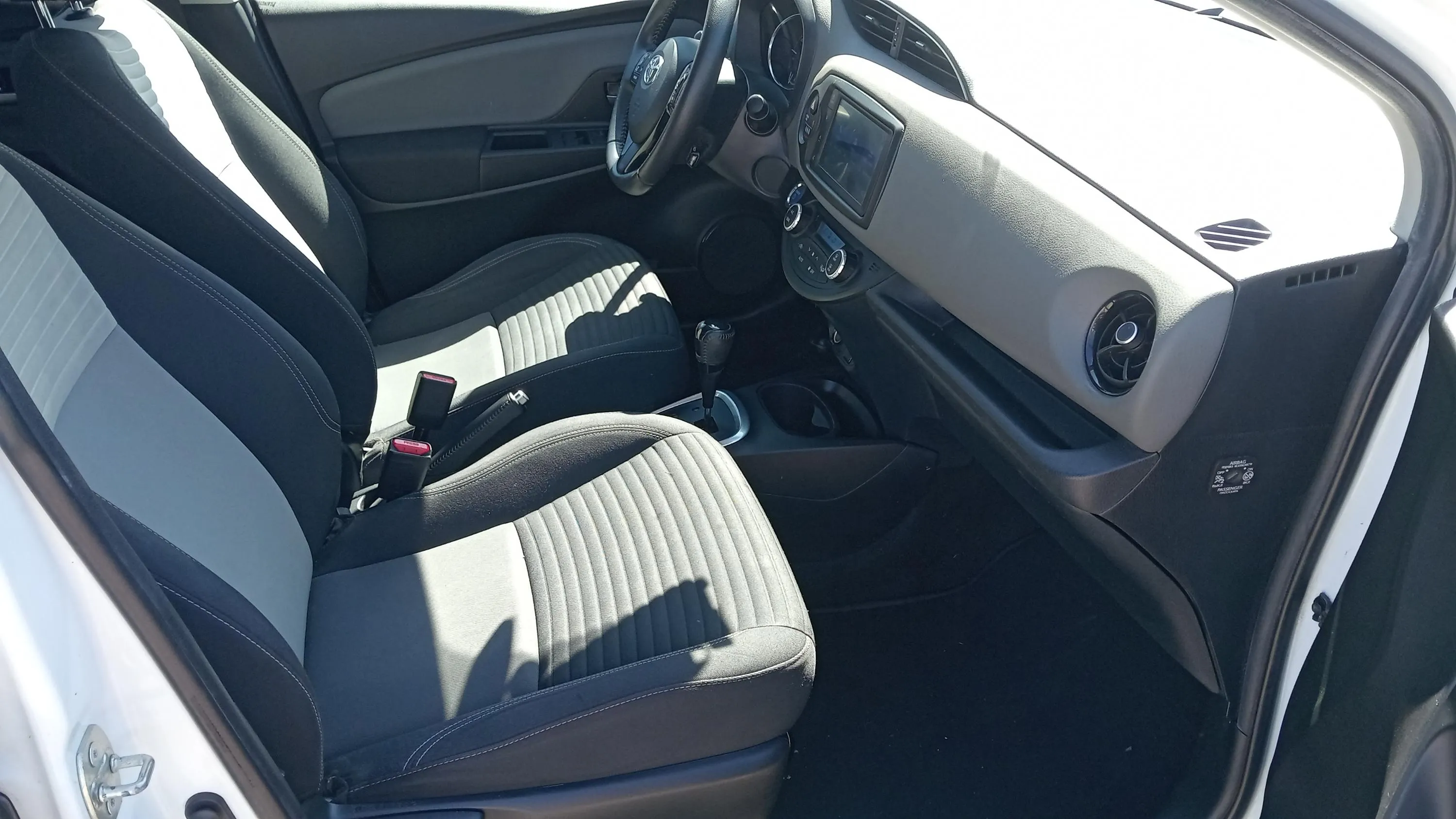 Toyota Yaris 1.5 100H Active - foto 17