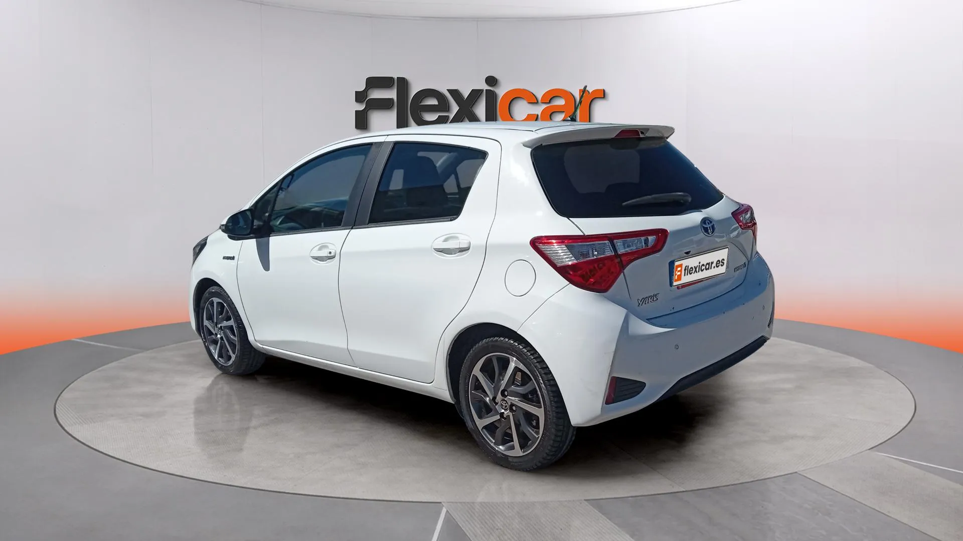 Toyota Yaris 1.5 100H Active - foto 8