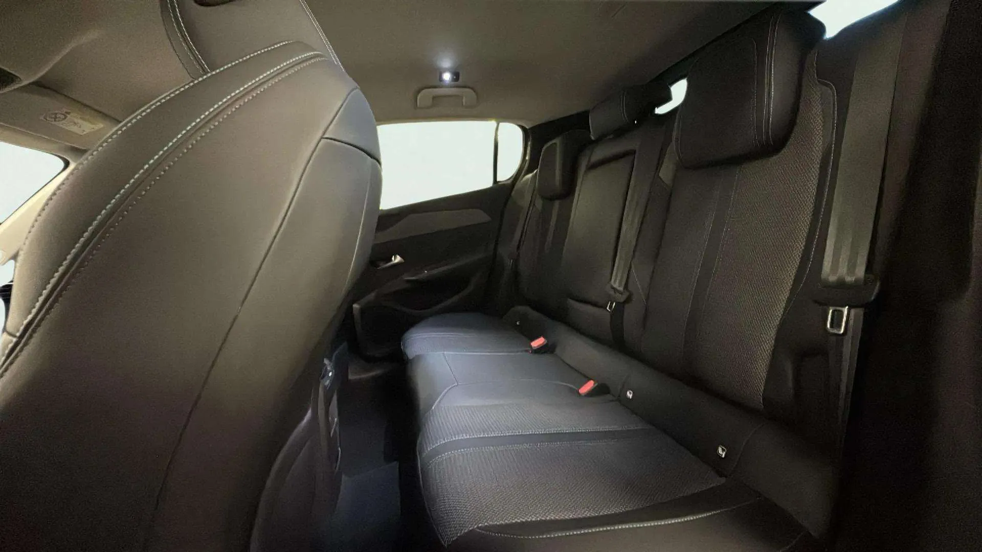 Peugeot 308 Allure Pack PureTech 130 EAT8 - foto 17